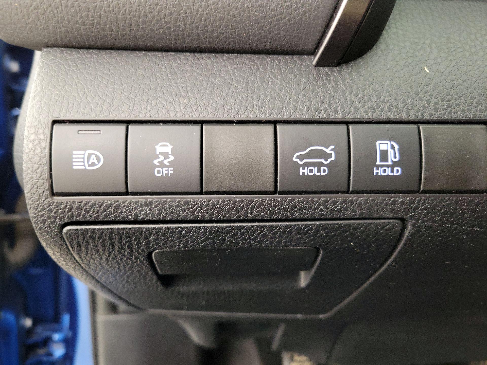 Thumbnail: 2019 Toyota Camry - 13