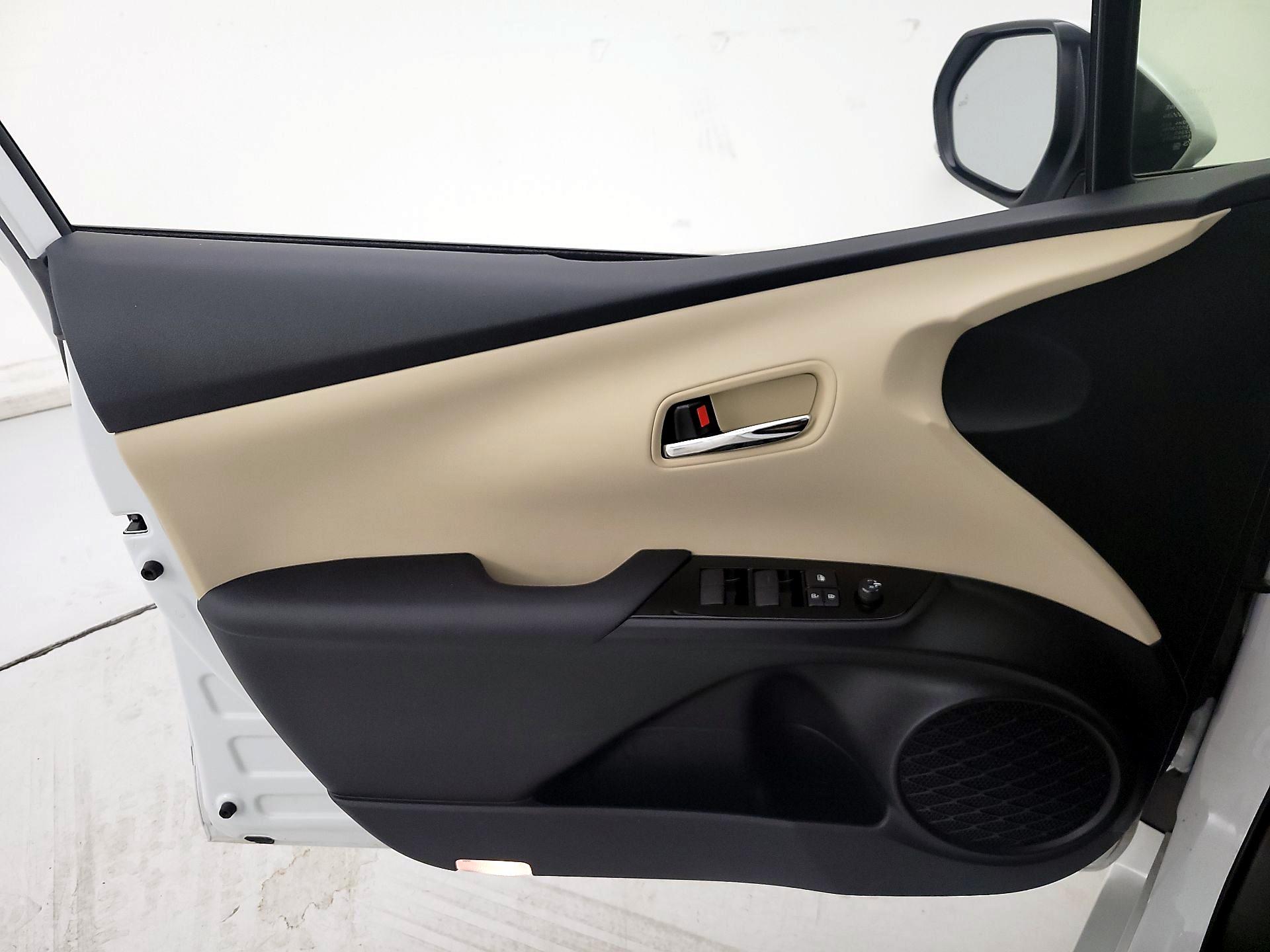 Thumbnail: 2022 Toyota Prius - 12