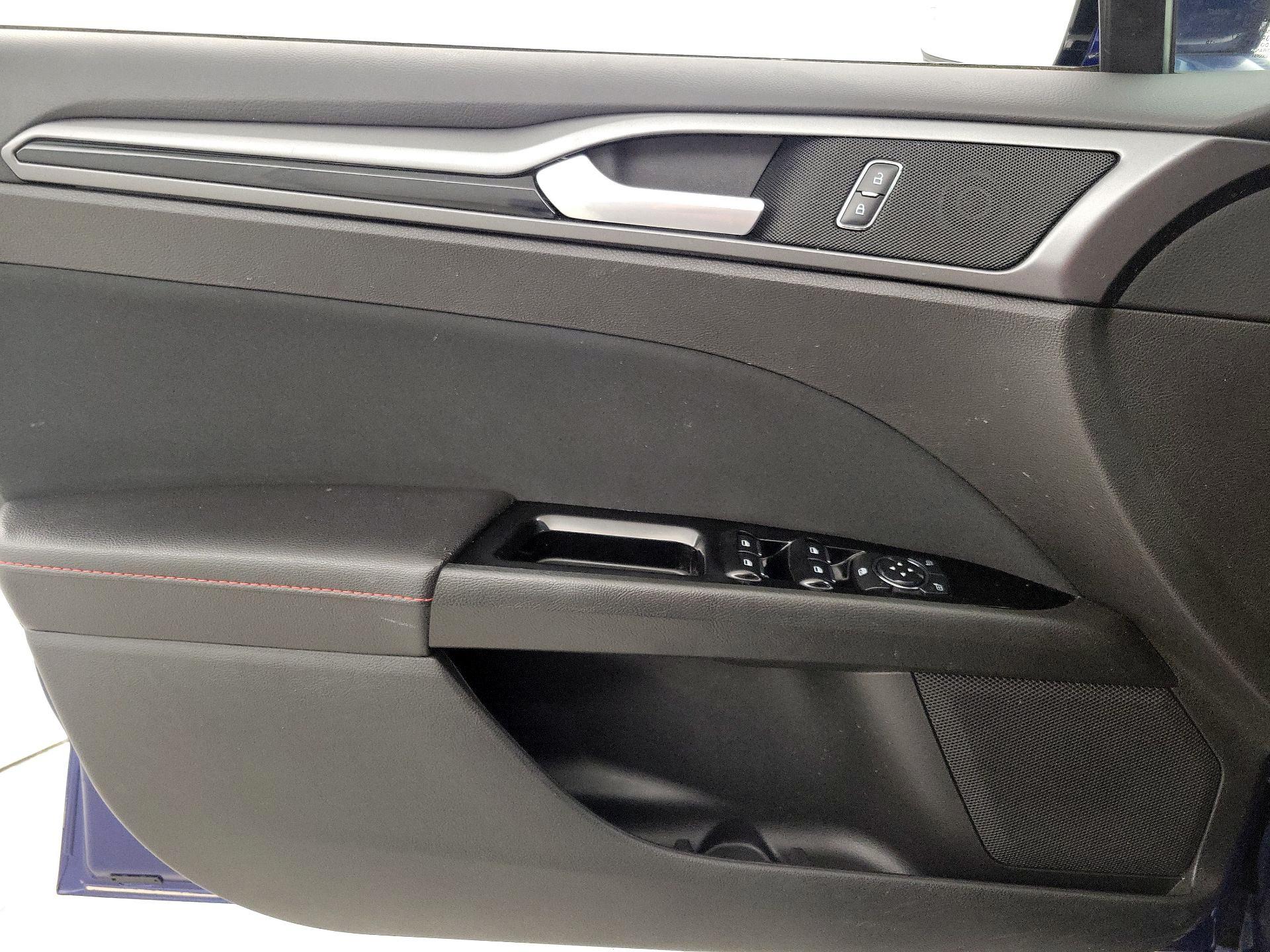 Thumbnail: 2016 Ford Fusion - 12