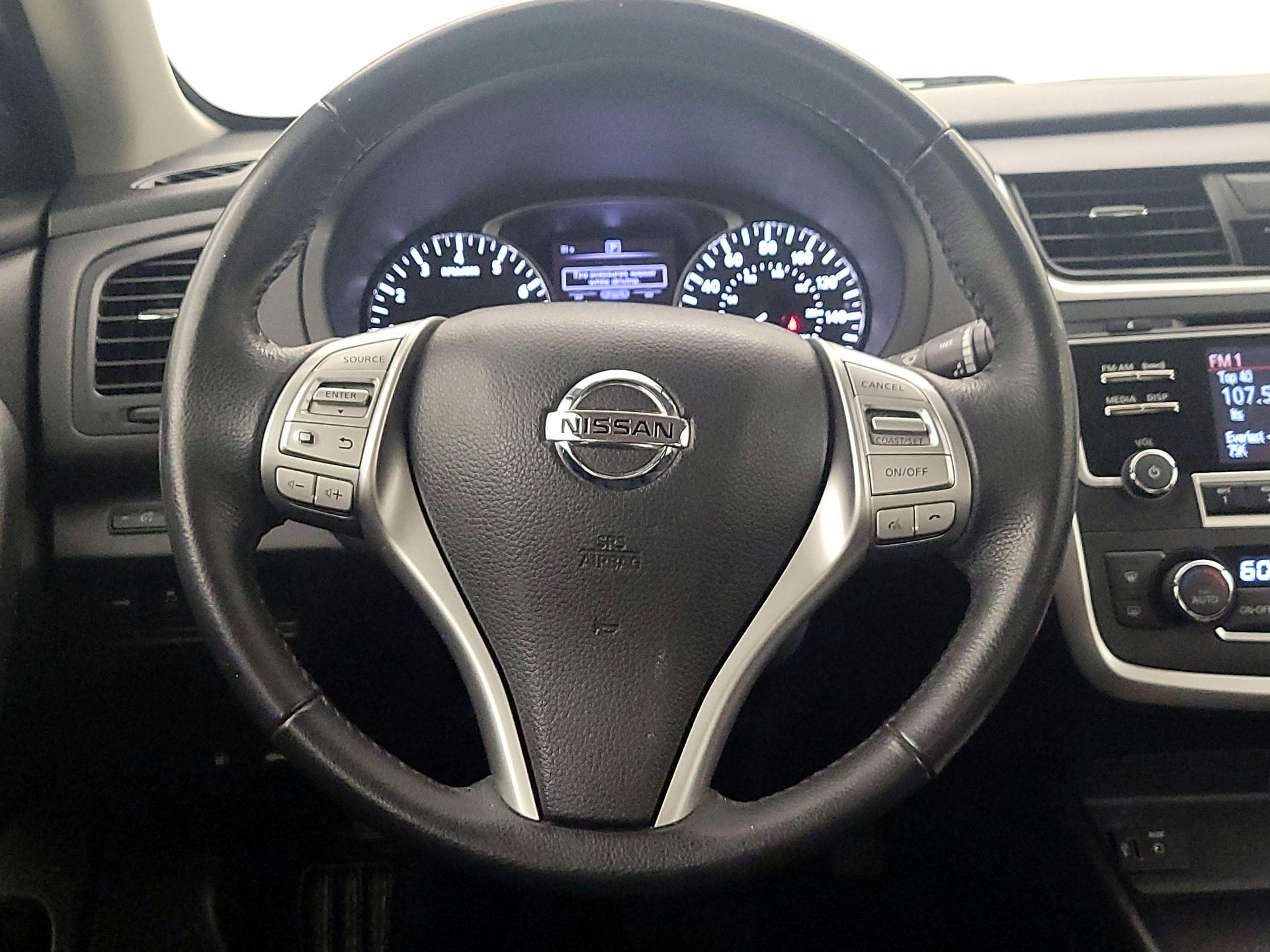 Thumbnail: 2017 Nissan Altima - 10