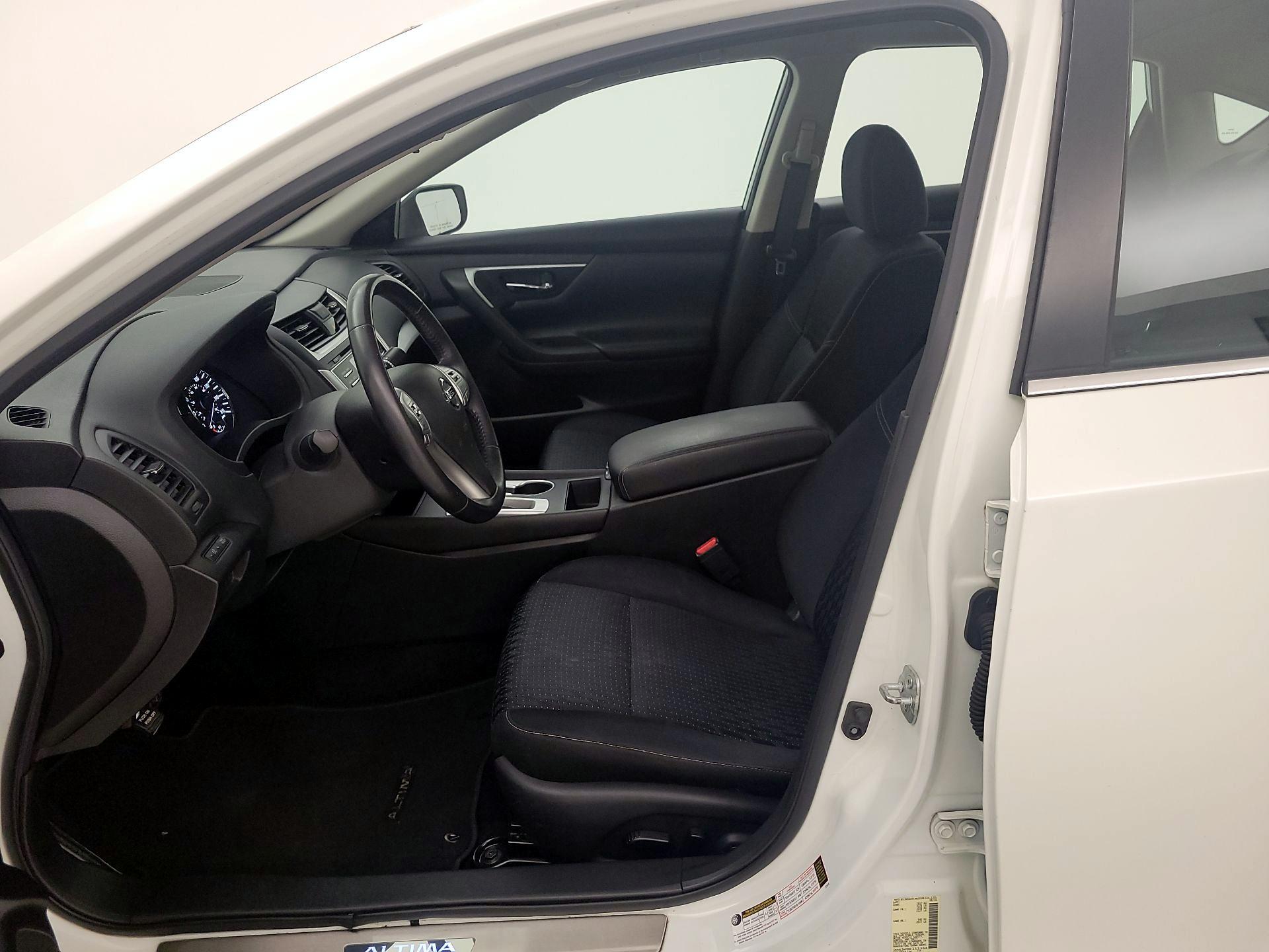 Thumbnail: 2017 Nissan Altima - 11