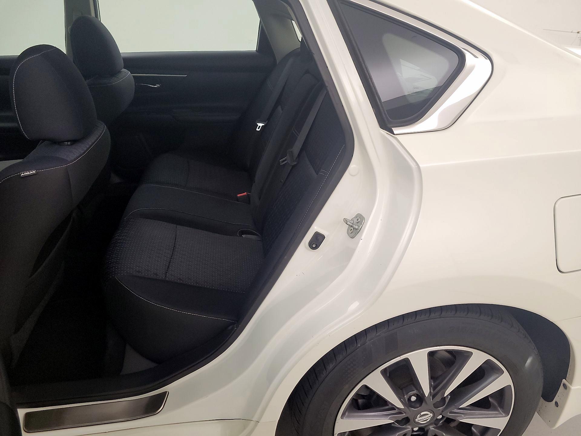 Thumbnail: 2017 Nissan Altima - 18