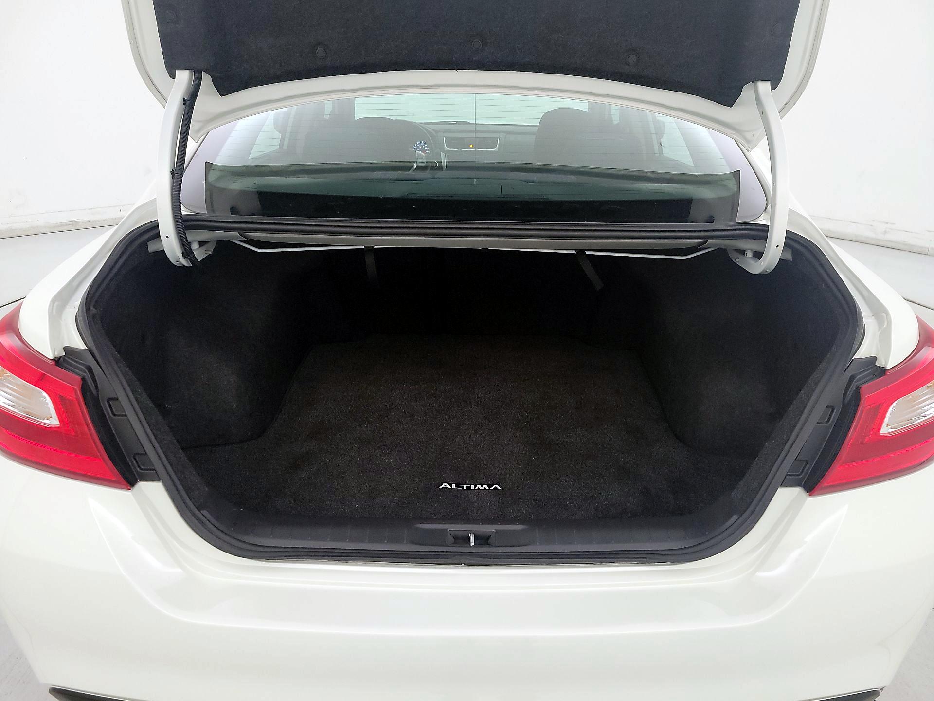 Thumbnail: 2017 Nissan Altima - 19