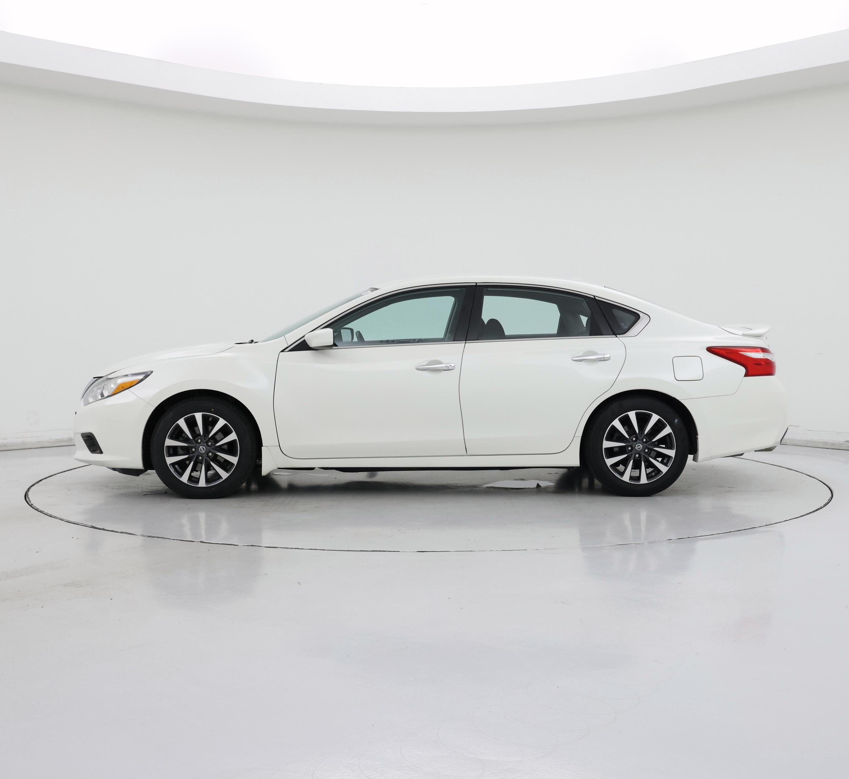 Thumbnail: 2017 Nissan Altima - 3