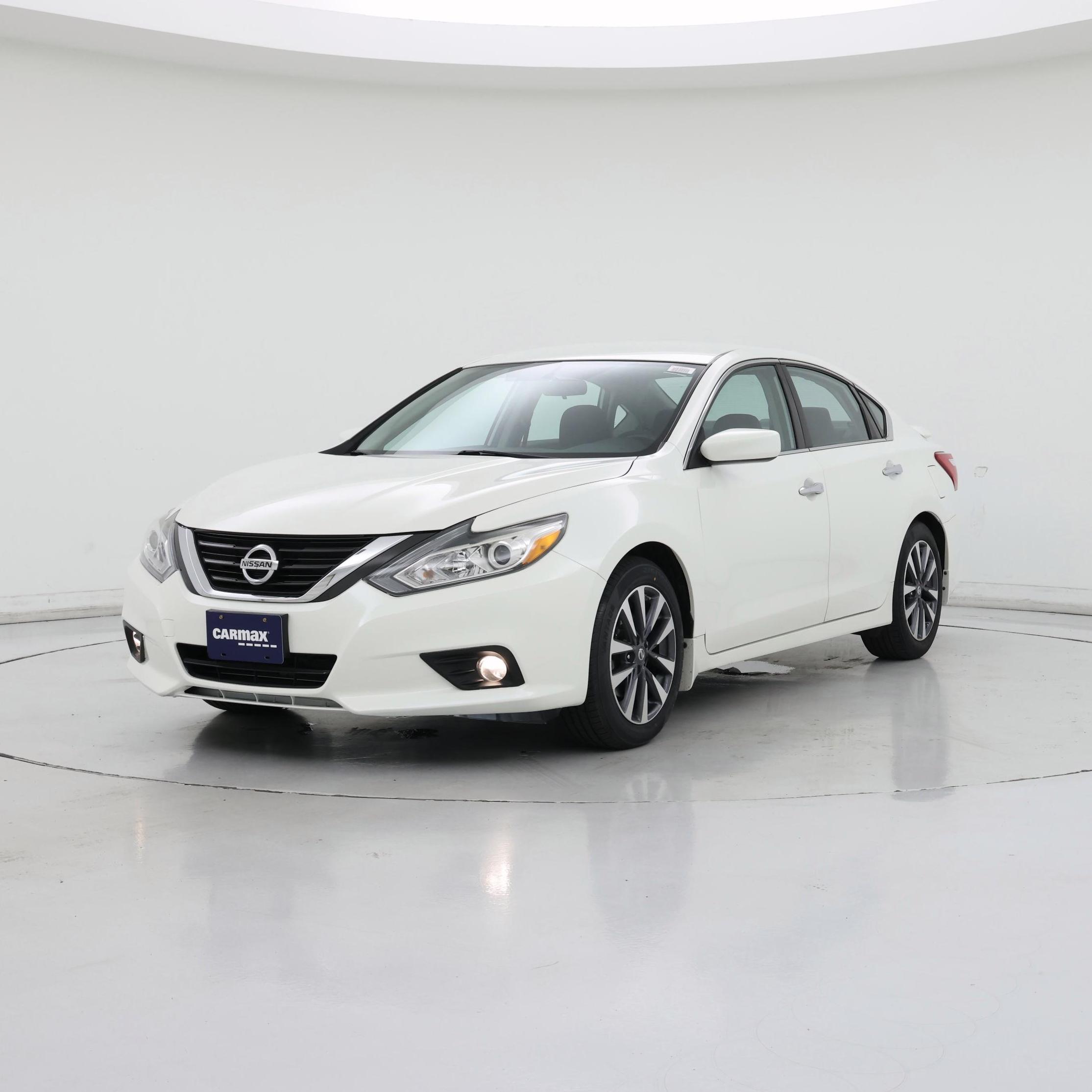 Thumbnail: 2017 Nissan Altima - 4
