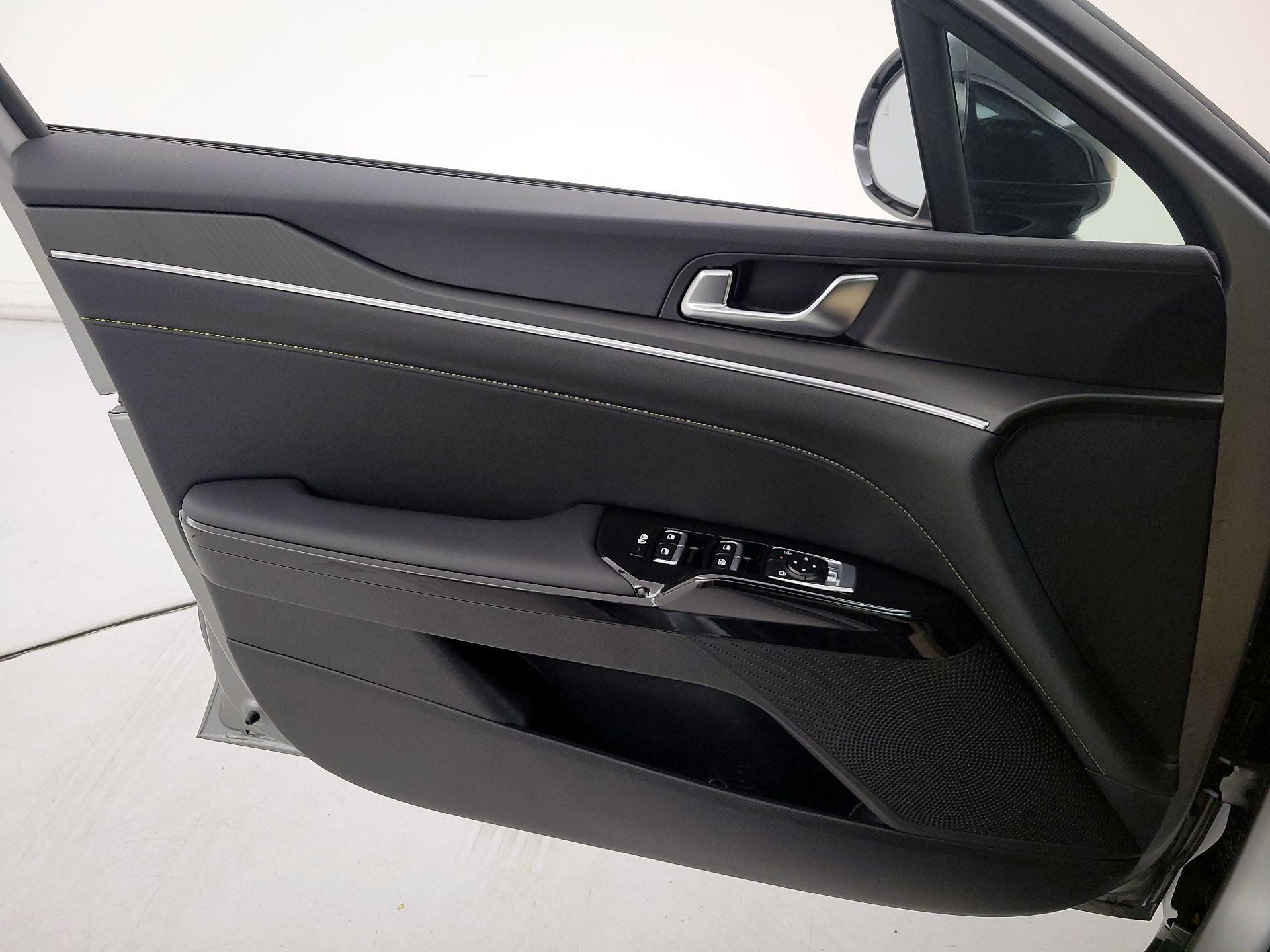 Thumbnail: 2025 Kia K5 - 12