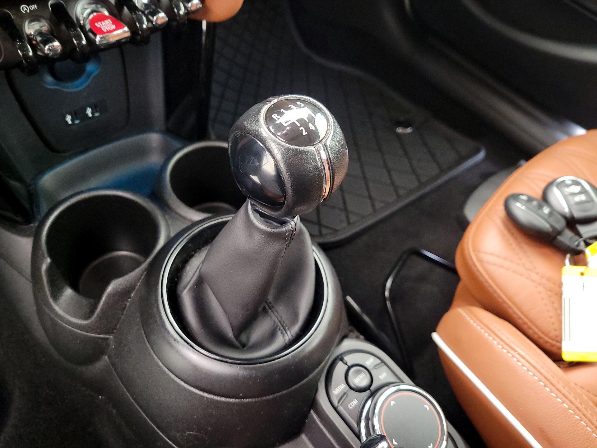 Thumbnail: 2019 MINI Cooper Hardtop - 16