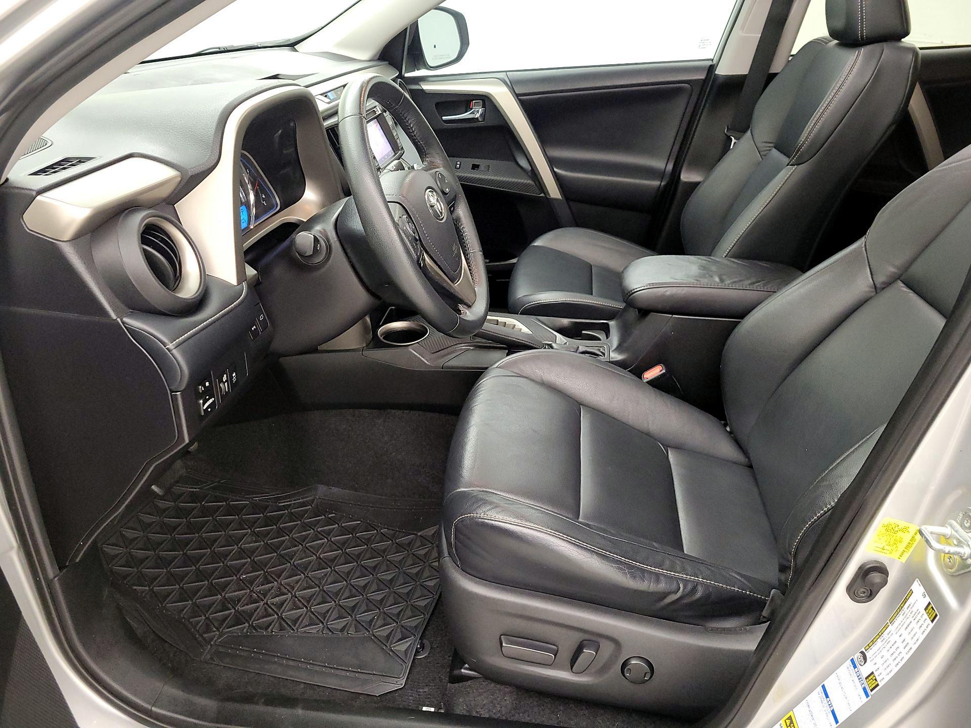 Thumbnail: 2015 Toyota RAV4 - 11