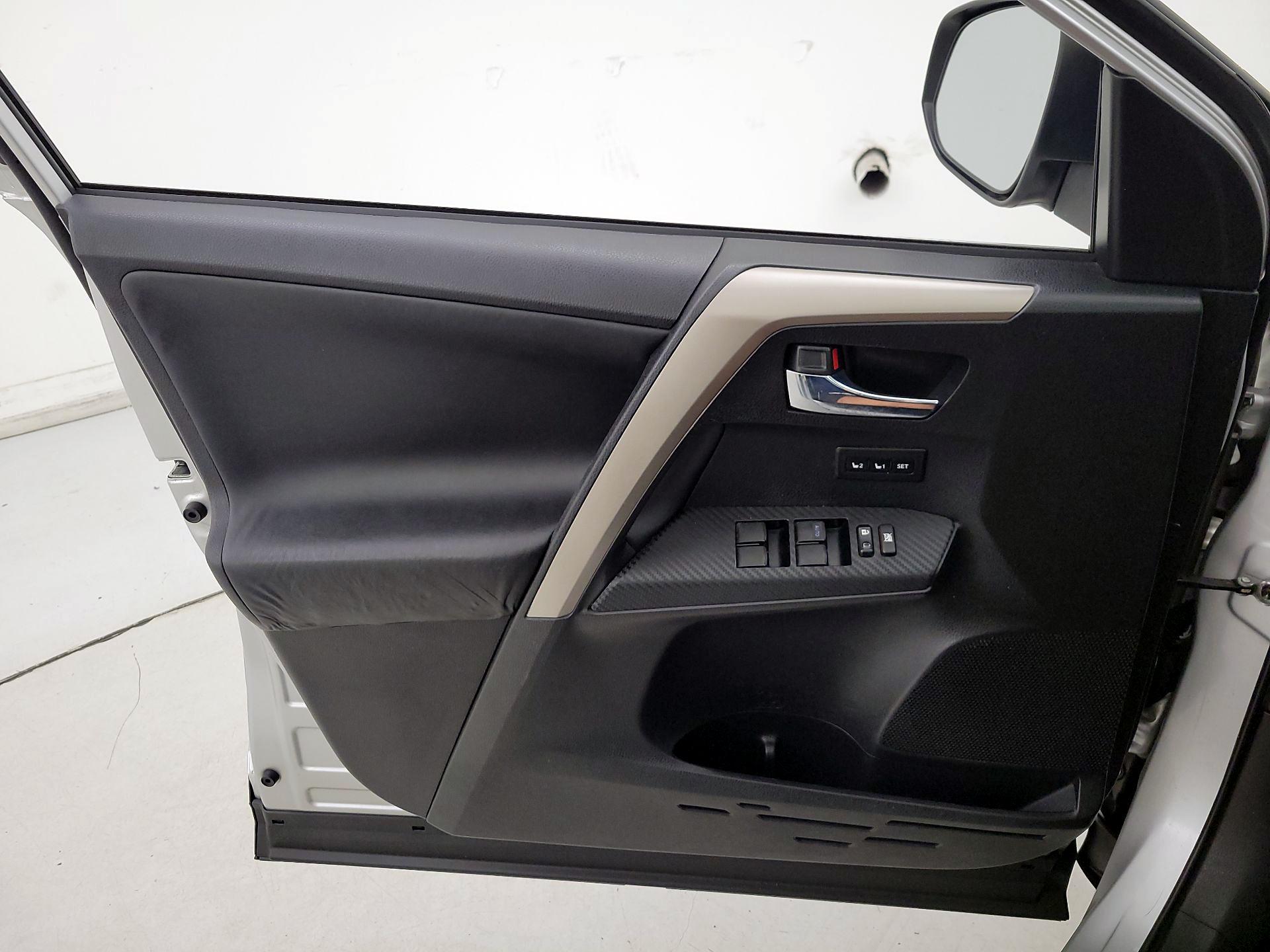 Thumbnail: 2015 Toyota RAV4 - 12