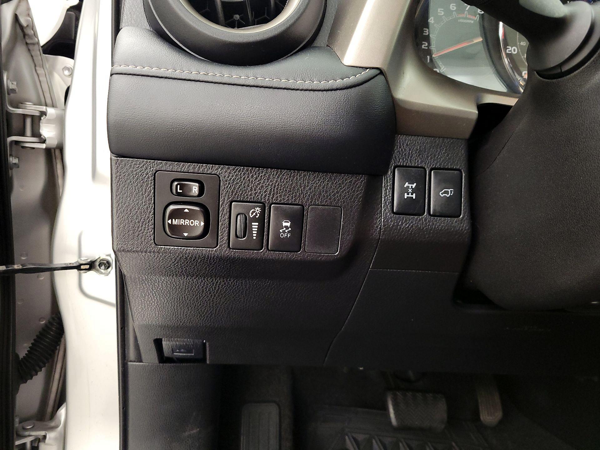 Thumbnail: 2015 Toyota RAV4 - 13