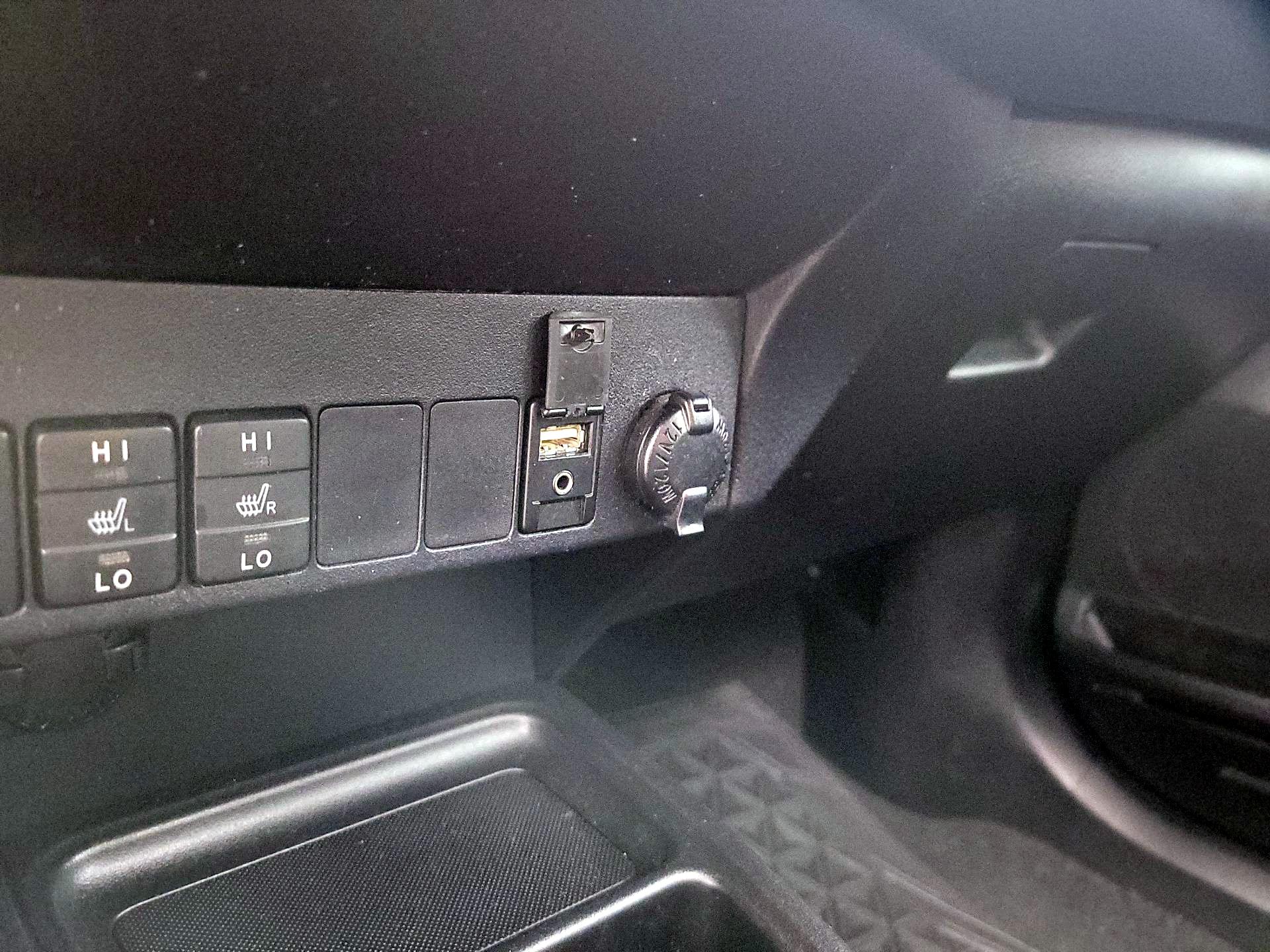 Thumbnail: 2015 Toyota RAV4 - 19