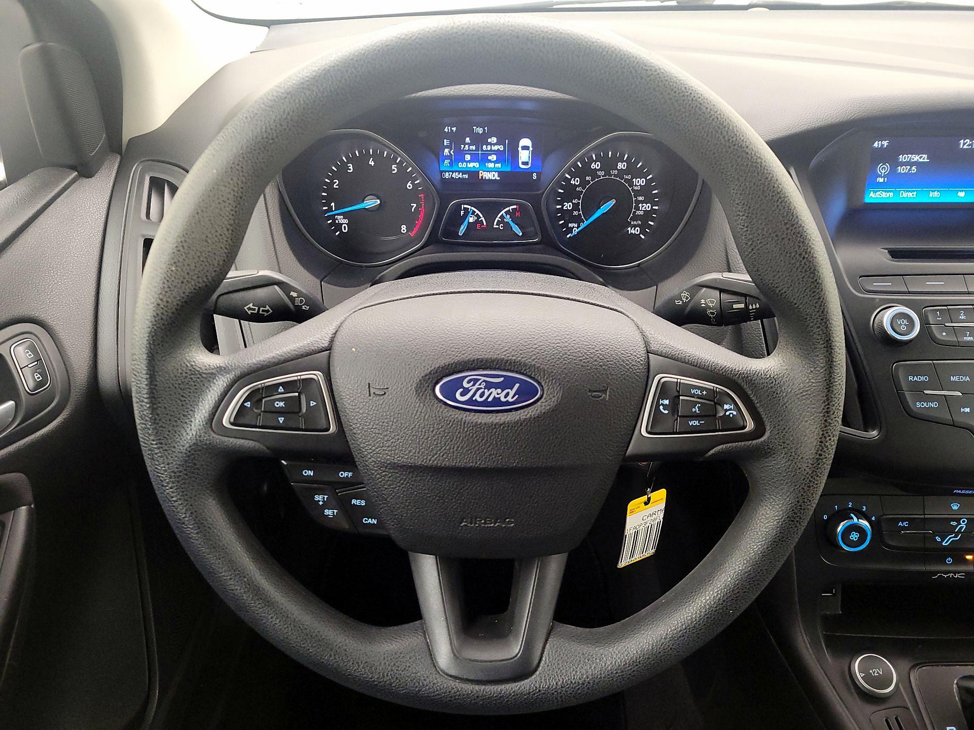 Thumbnail: 2015 Ford Focus - 10