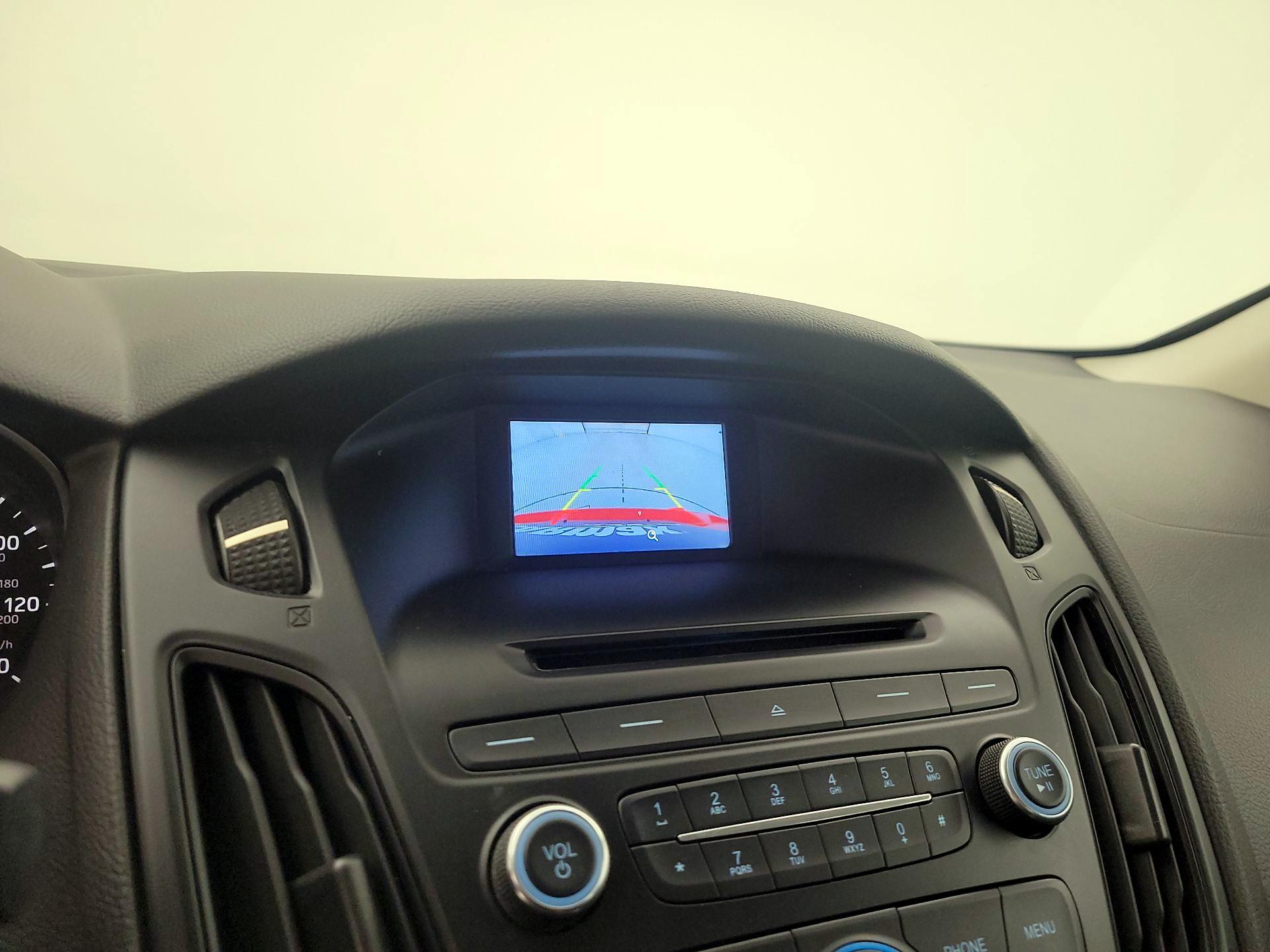 Thumbnail: 2015 Ford Focus - 14