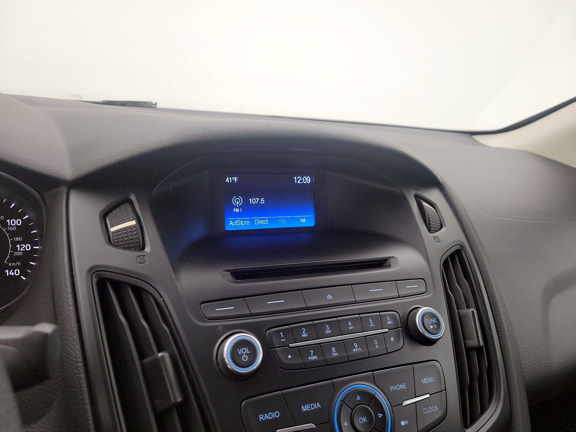 Thumbnail: 2015 Ford Focus - 15