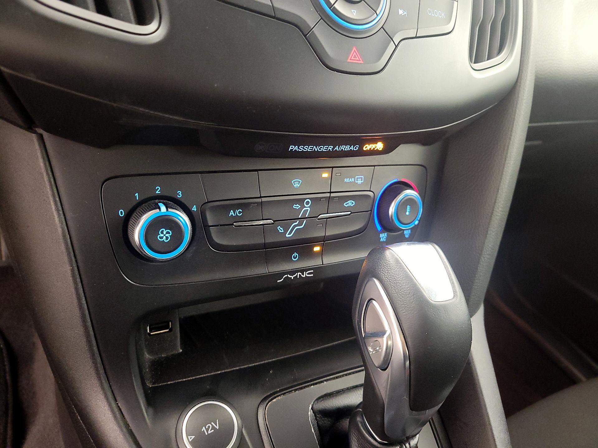 Thumbnail: 2015 Ford Focus - 16