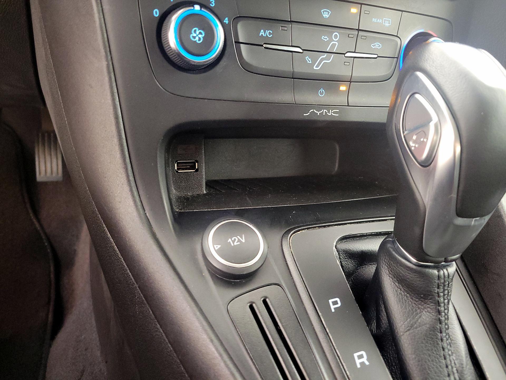 Thumbnail: 2015 Ford Focus - 18