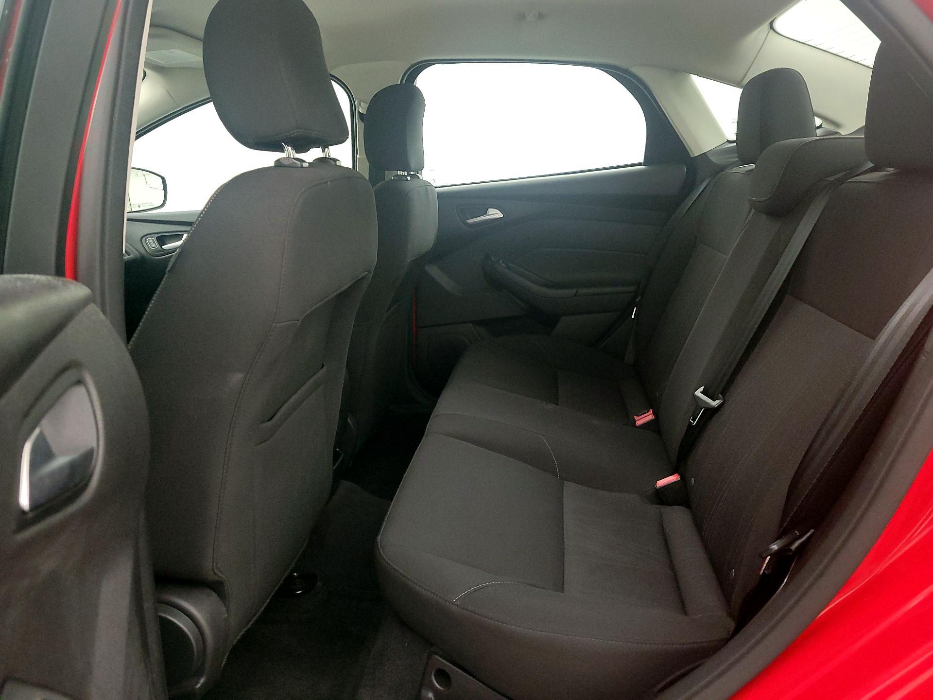 Thumbnail: 2015 Ford Focus - 19