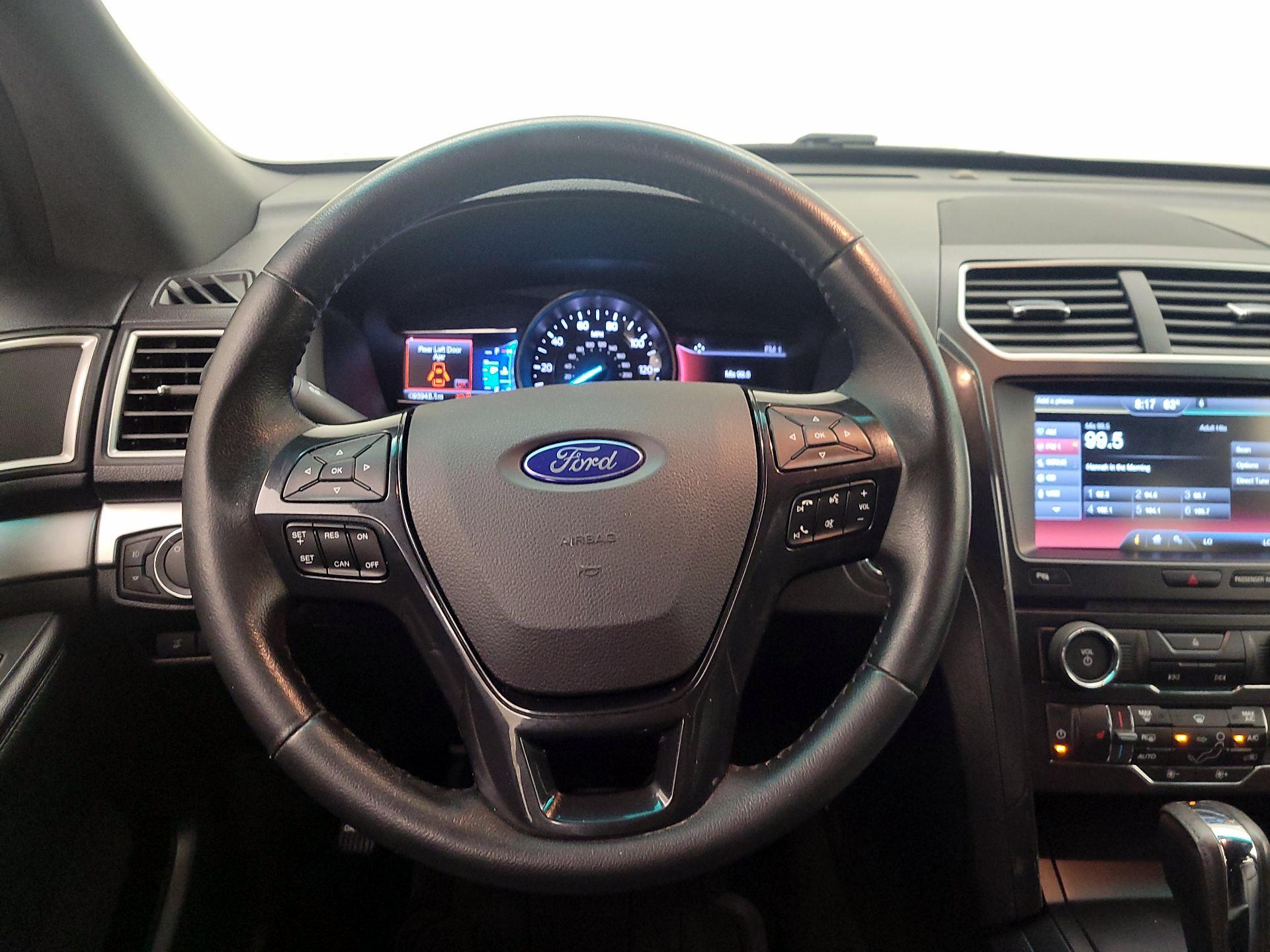 Thumbnail: 2016 Ford Explorer - 10