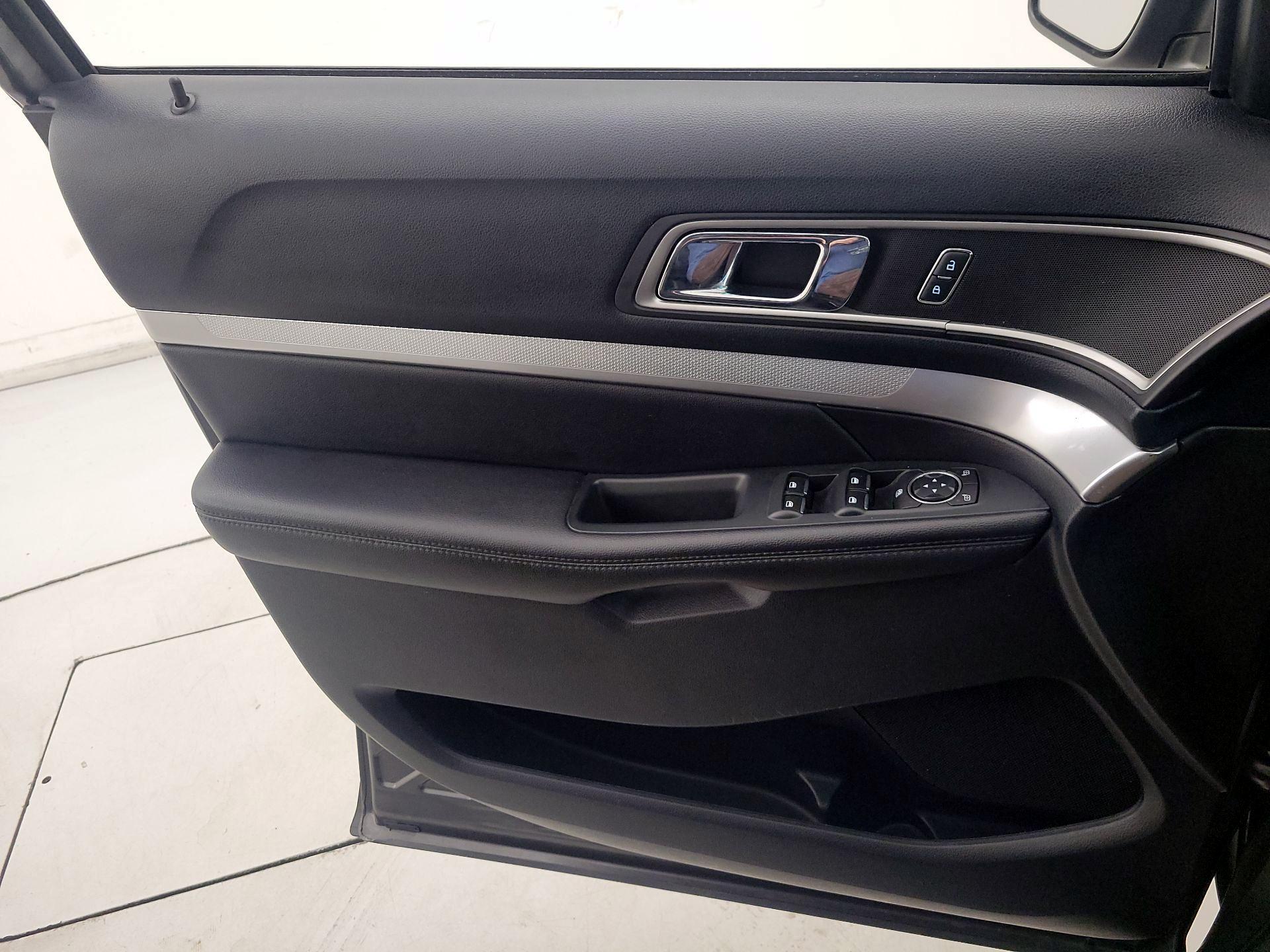 Thumbnail: 2016 Ford Explorer - 12