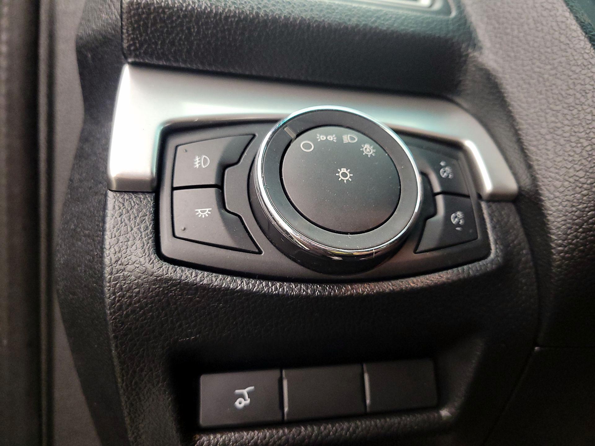 Thumbnail: 2016 Ford Explorer - 13