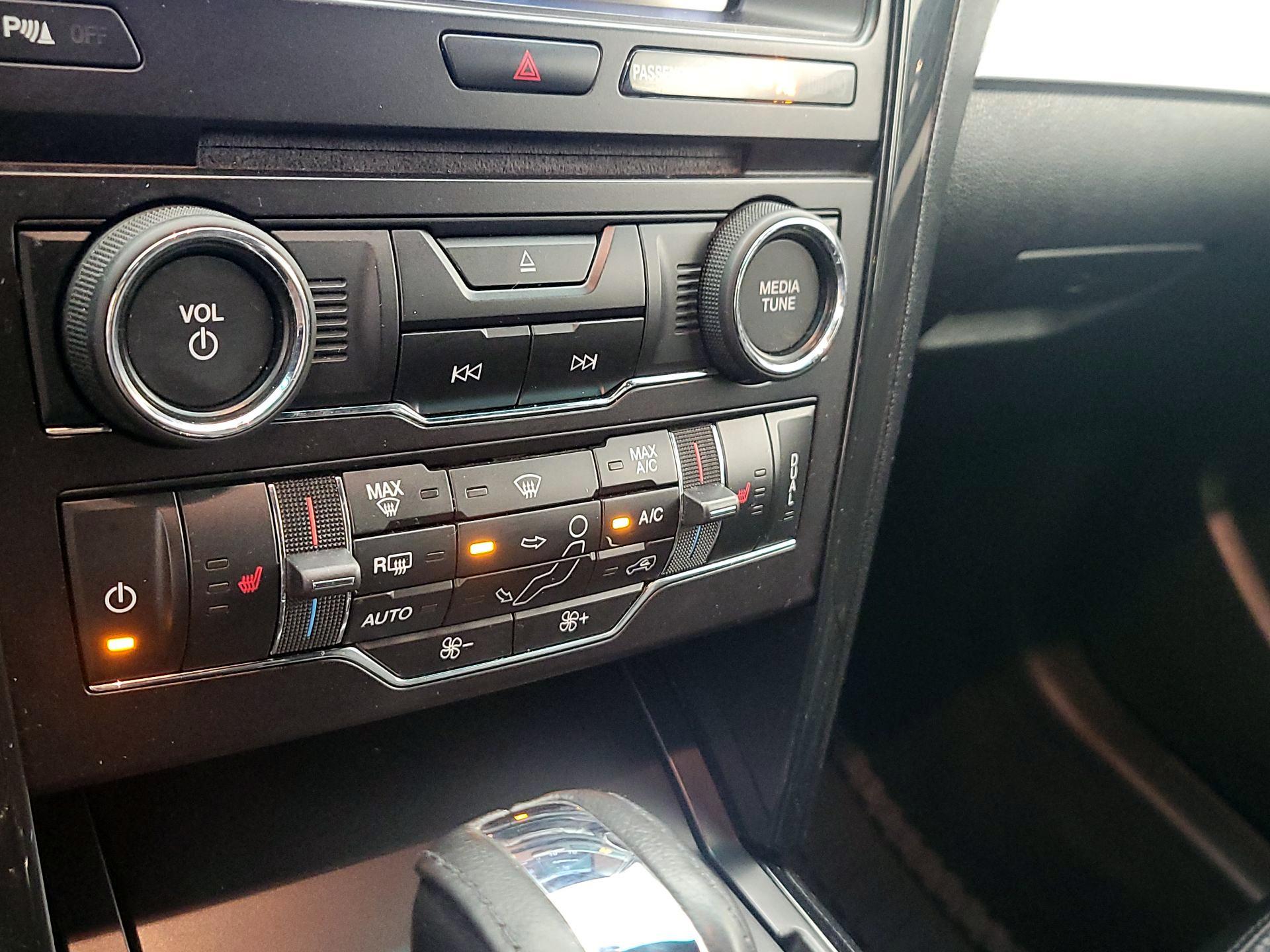 Thumbnail: 2016 Ford Explorer - 16