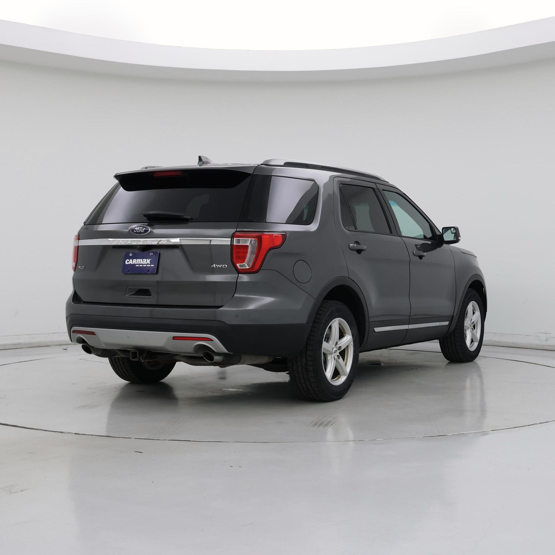 Thumbnail: 2016 Ford Explorer - 8