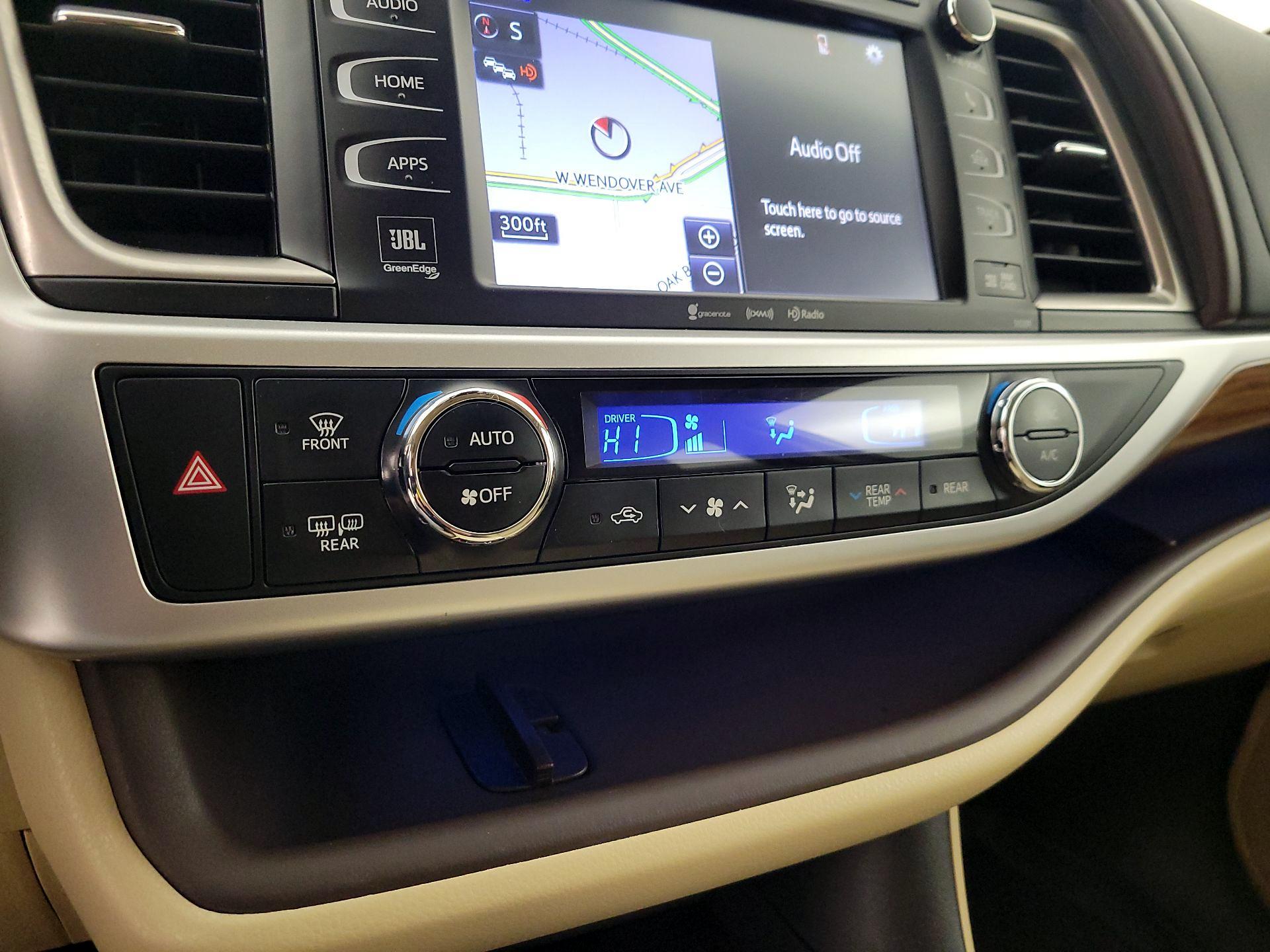 Thumbnail: 2019 Toyota Highlander - 16