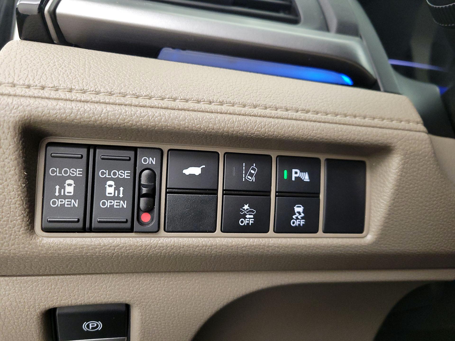 Thumbnail: 2018 Honda Odyssey - 13