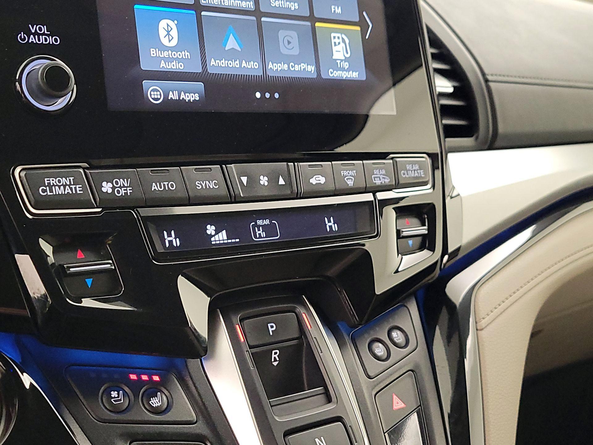 Thumbnail: 2018 Honda Odyssey - 17