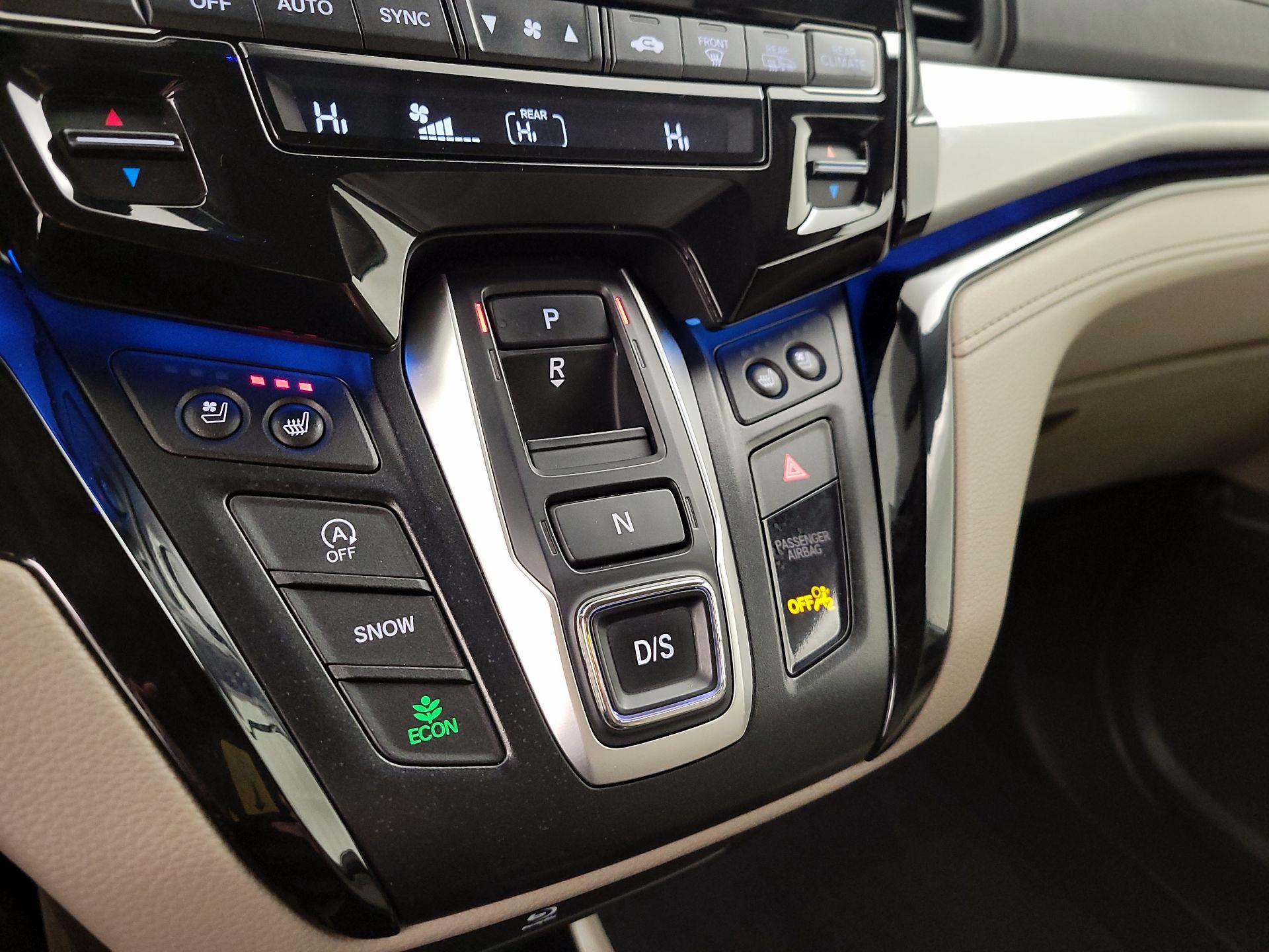 Thumbnail: 2018 Honda Odyssey - 18