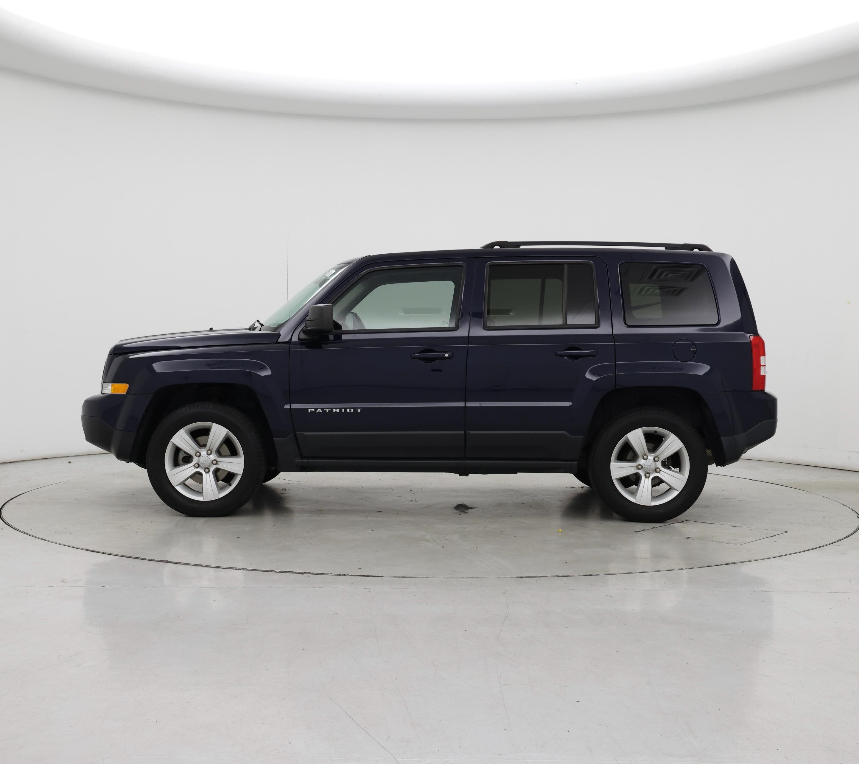 Thumbnail: 2016 Jeep Patriot - 3