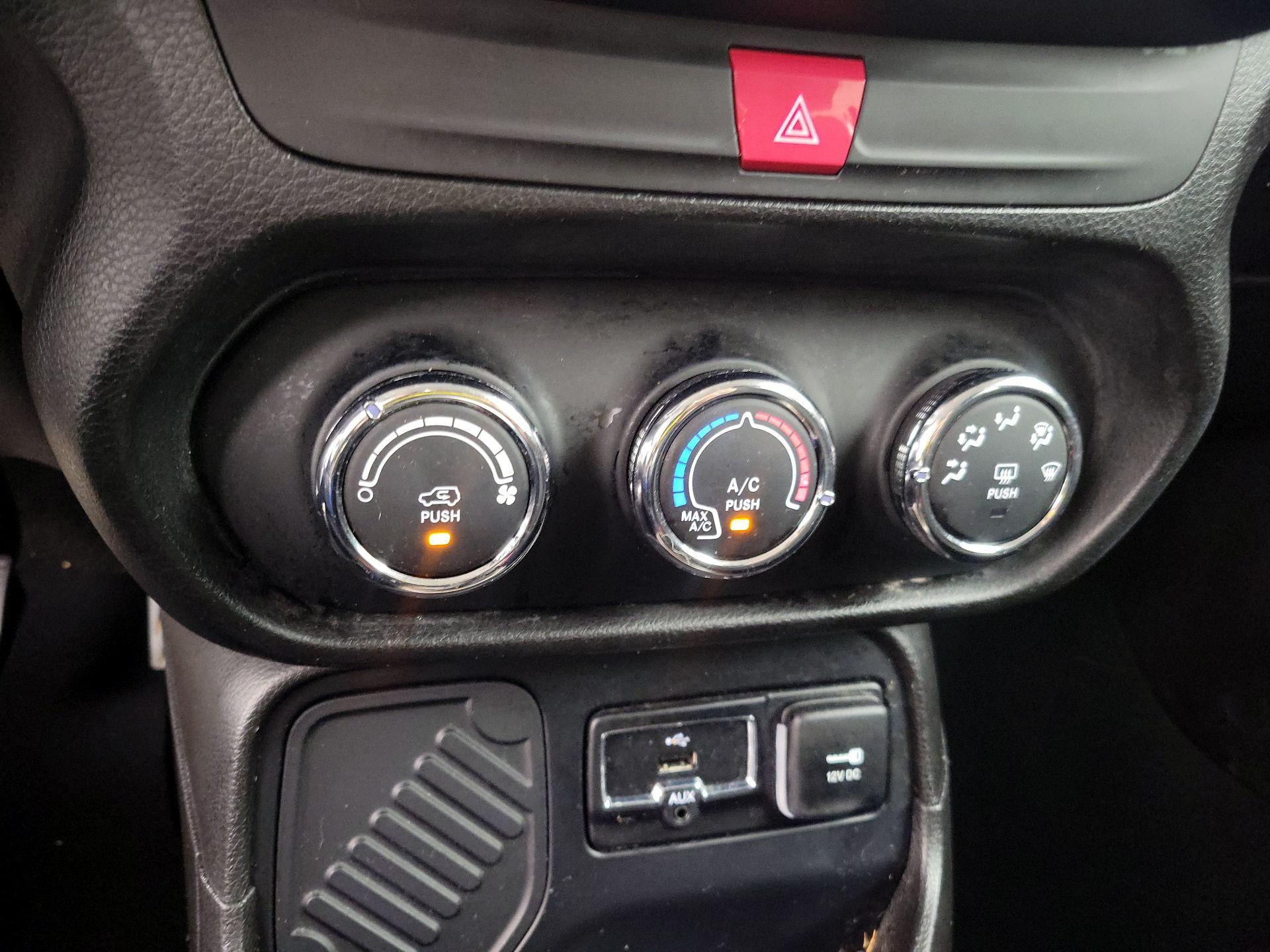 Thumbnail: 2017 Jeep Renegade - 15