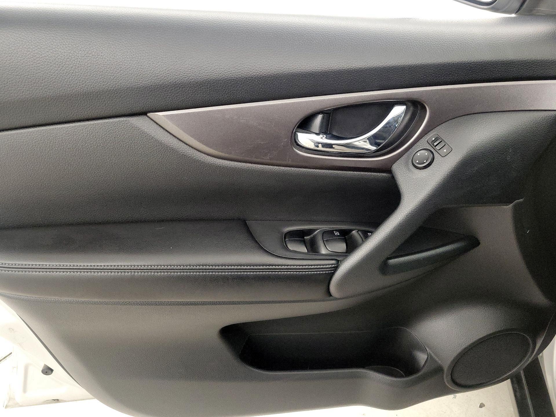 Thumbnail: 2016 Nissan Rogue - 12