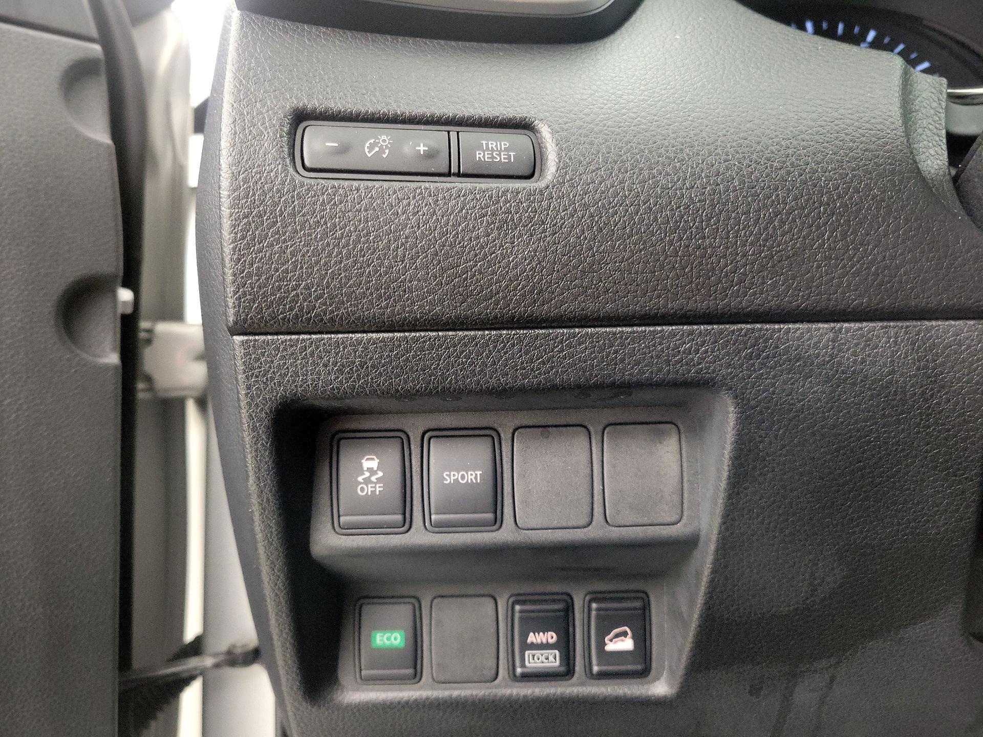 Thumbnail: 2016 Nissan Rogue - 13