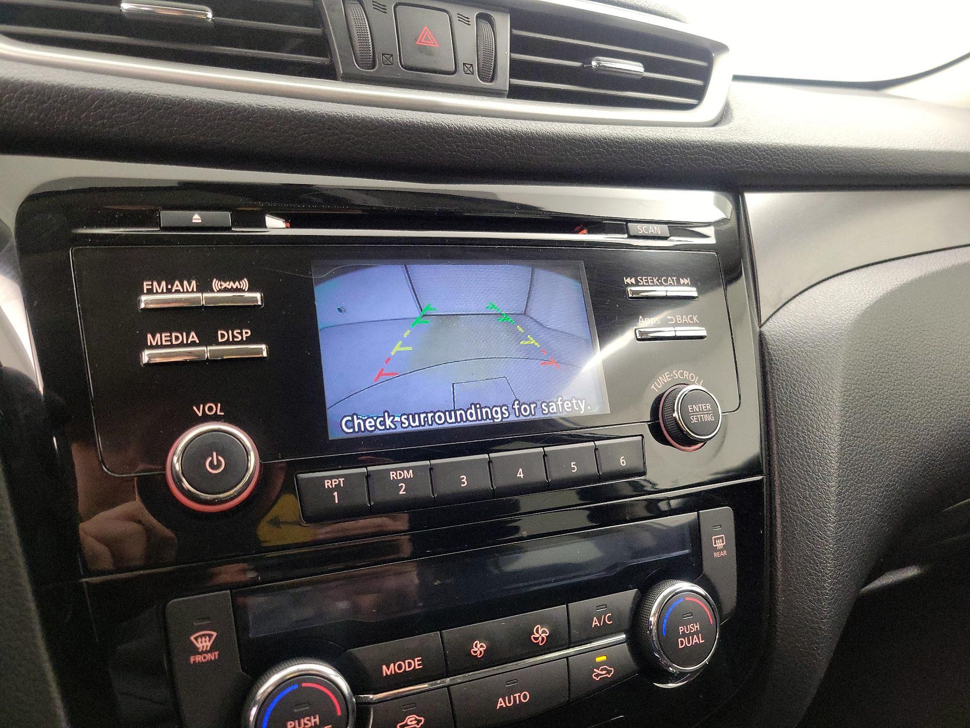 Thumbnail: 2016 Nissan Rogue - 14