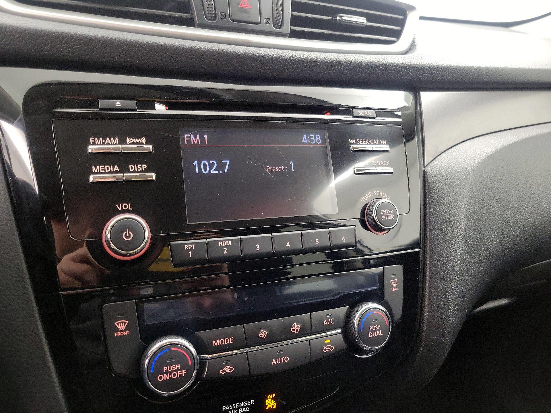 Thumbnail: 2016 Nissan Rogue - 15