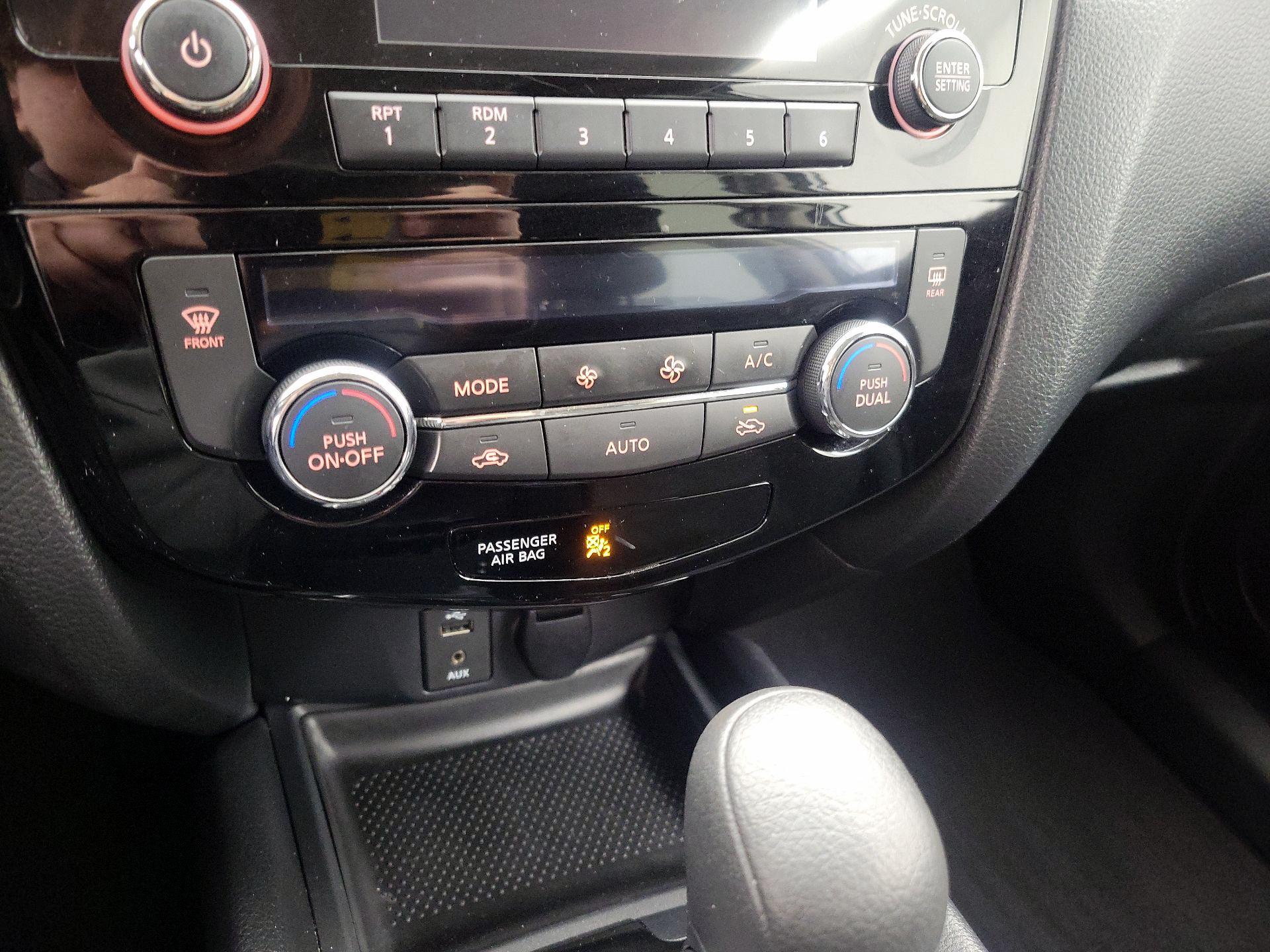 Thumbnail: 2016 Nissan Rogue - 16