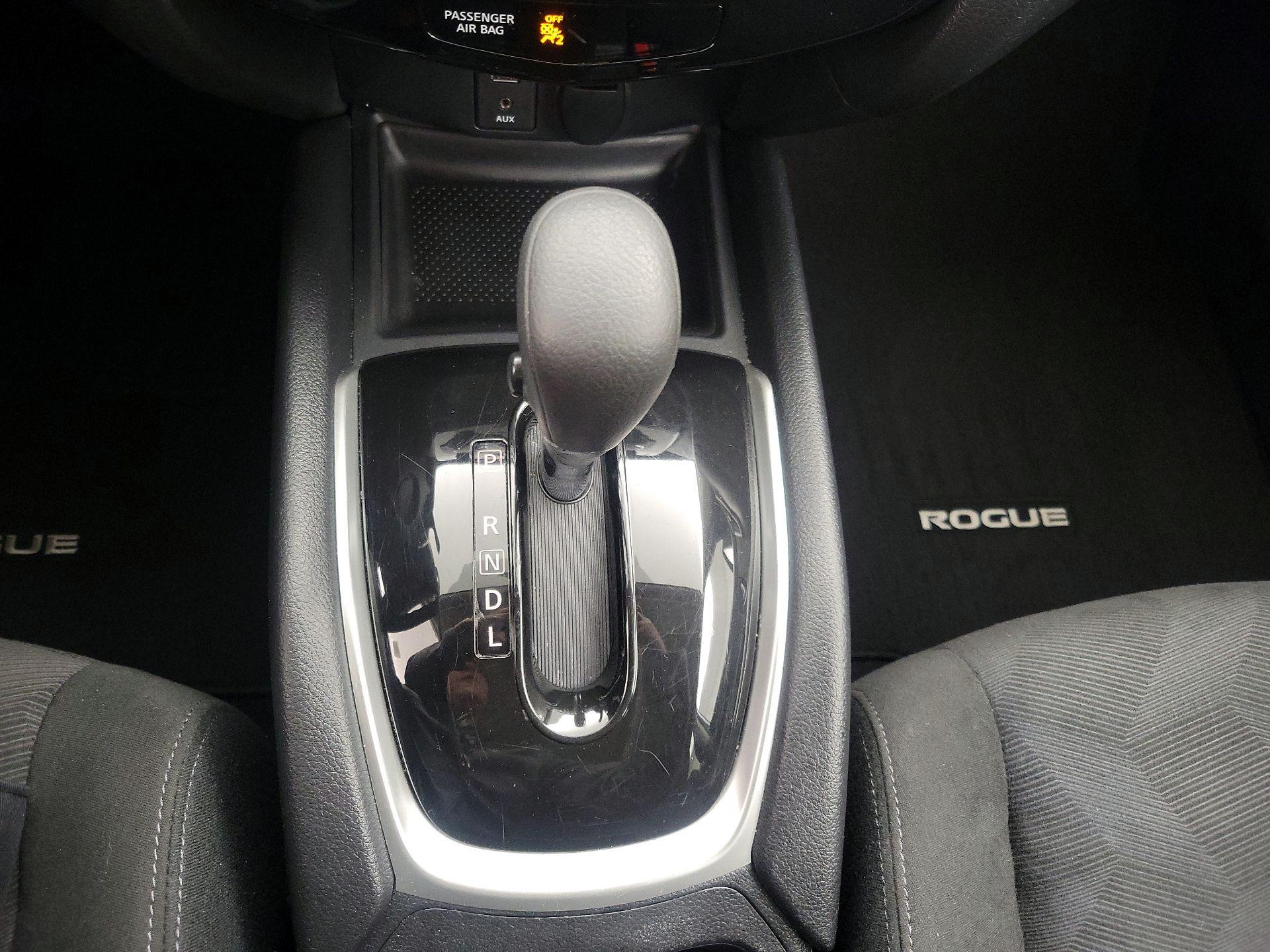 Thumbnail: 2016 Nissan Rogue - 17