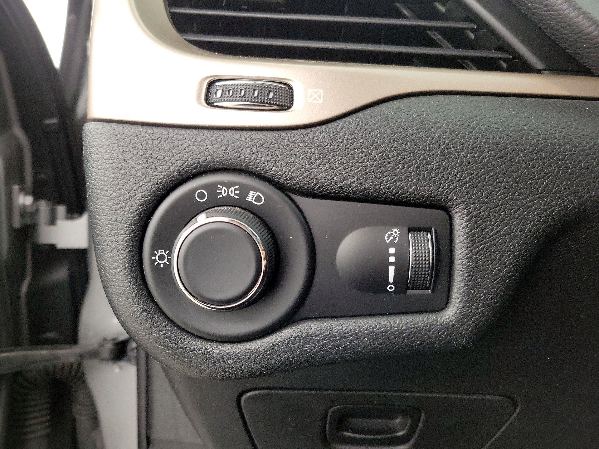 Thumbnail: 2016 Jeep Cherokee - 13