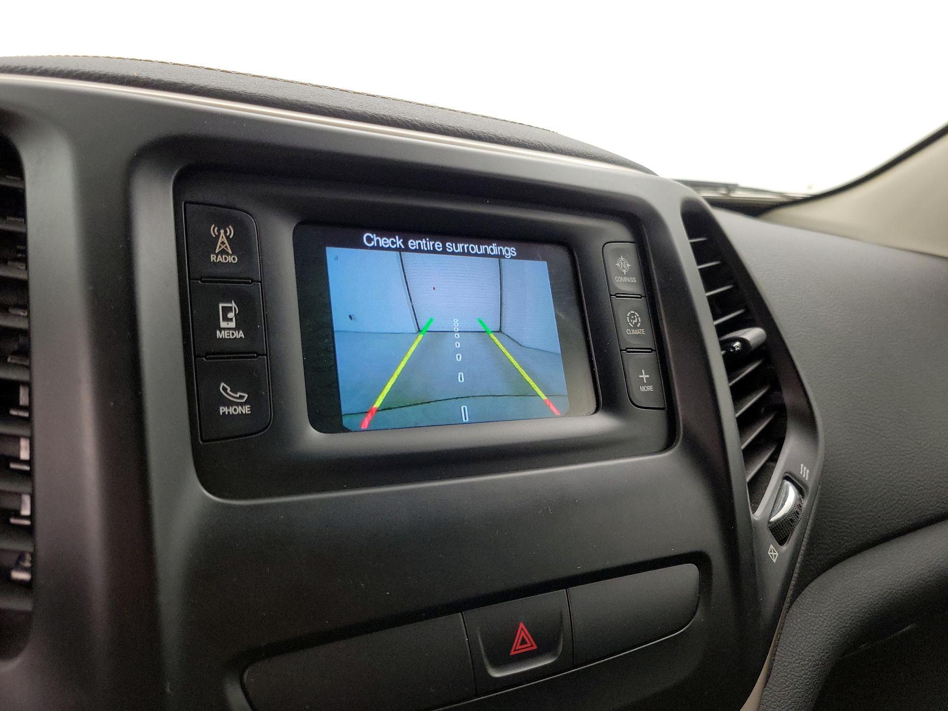 Thumbnail: 2016 Jeep Cherokee - 14