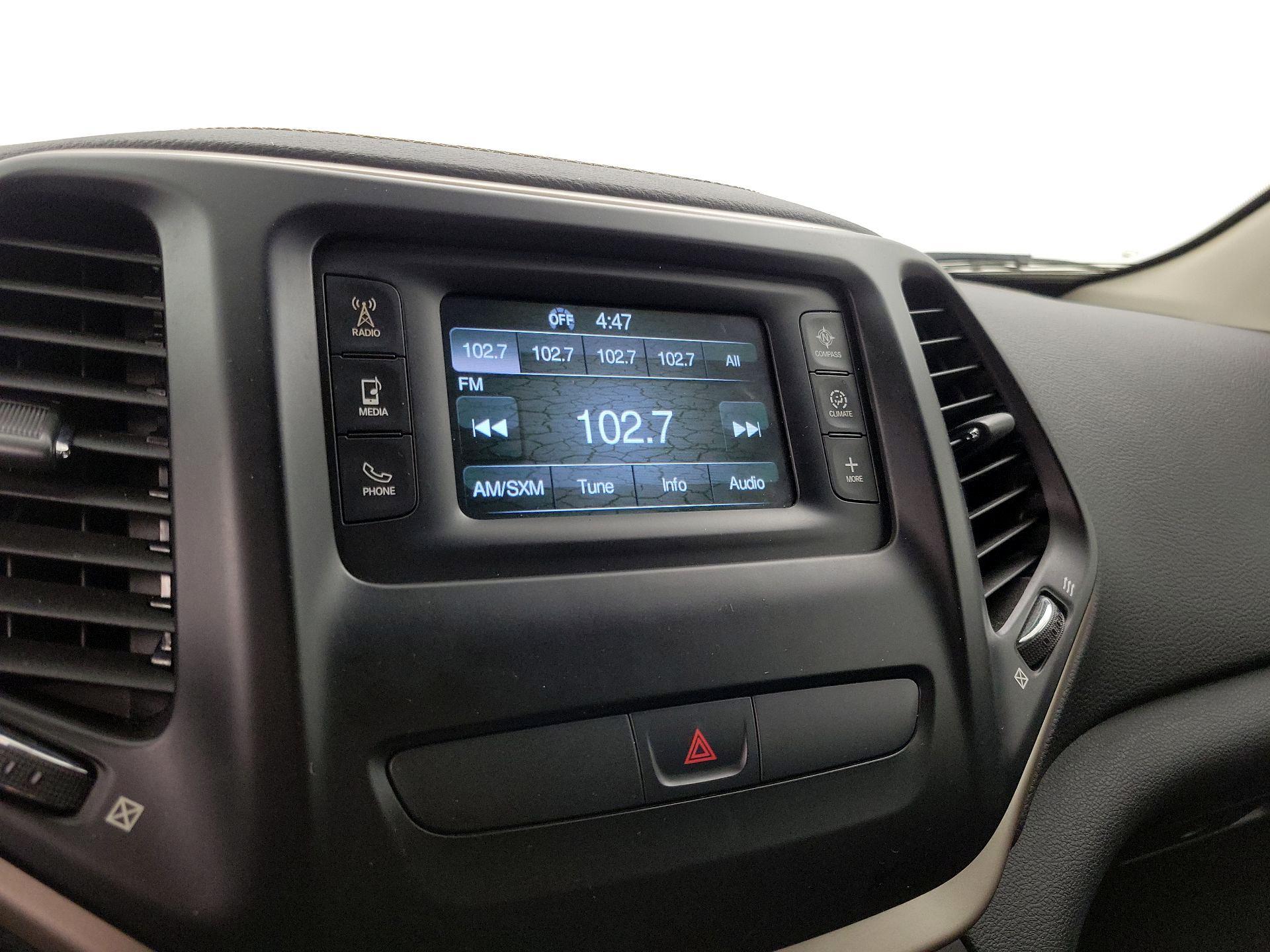 Thumbnail: 2016 Jeep Cherokee - 15