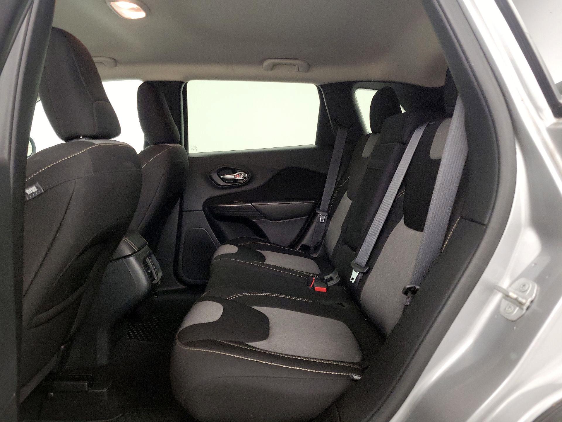 Thumbnail: 2016 Jeep Cherokee - 19