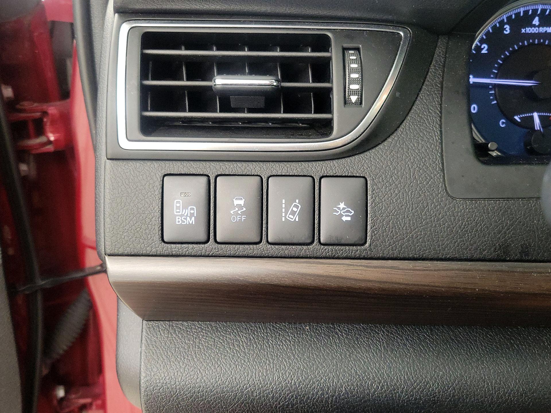 Thumbnail: 2016 Toyota Camry - 13