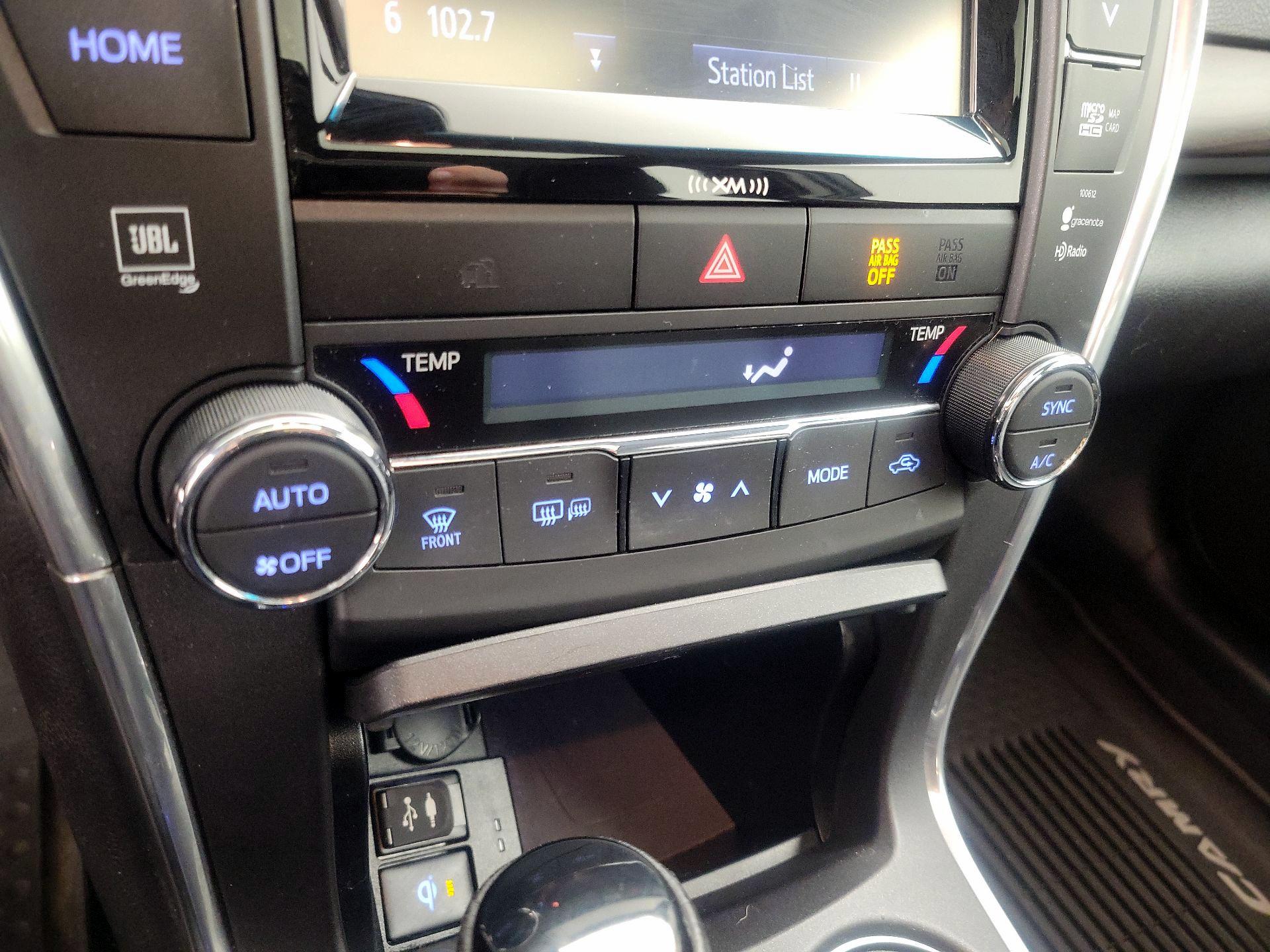 Thumbnail: 2016 Toyota Camry - 16