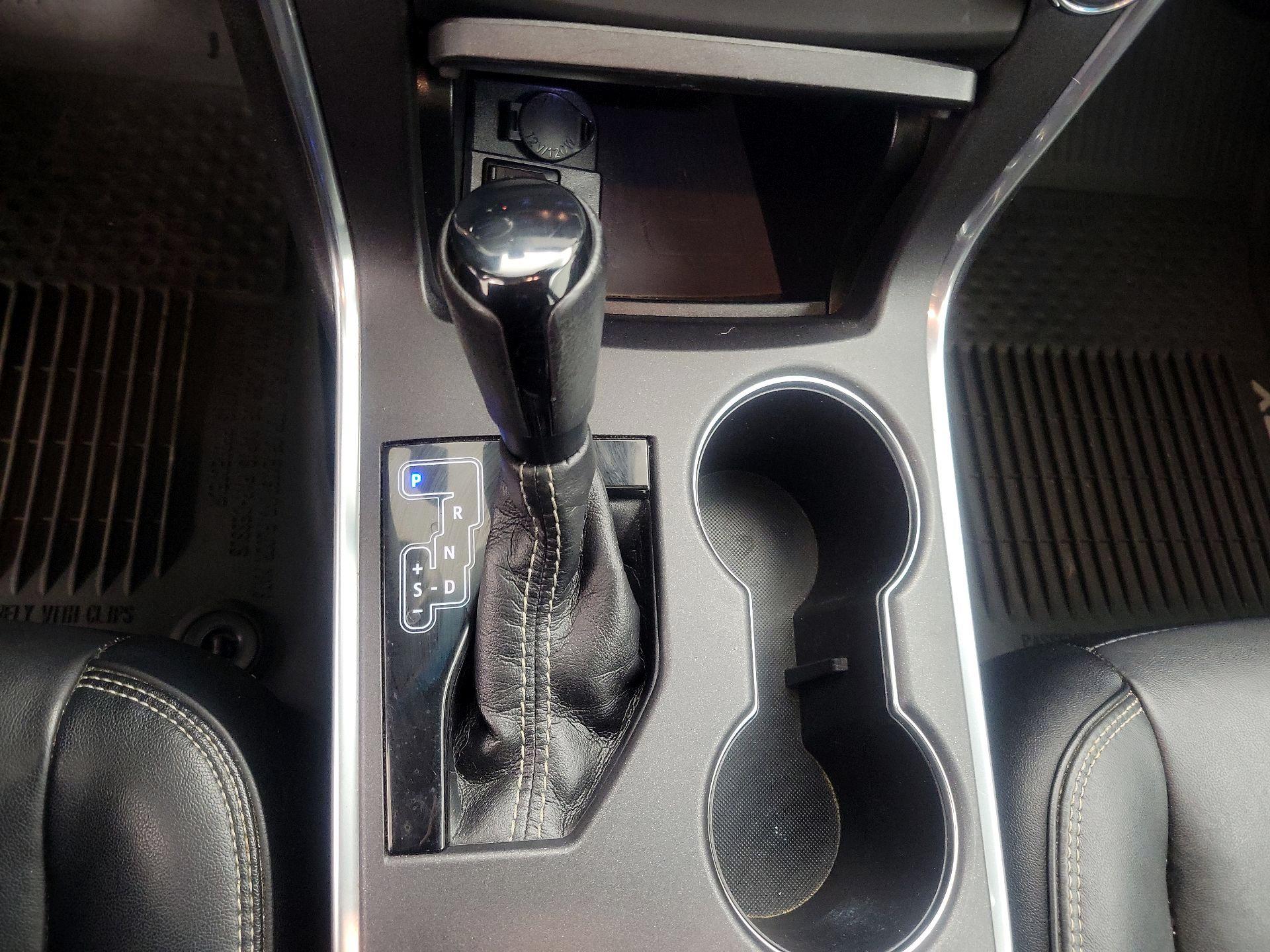 Thumbnail: 2016 Toyota Camry - 17