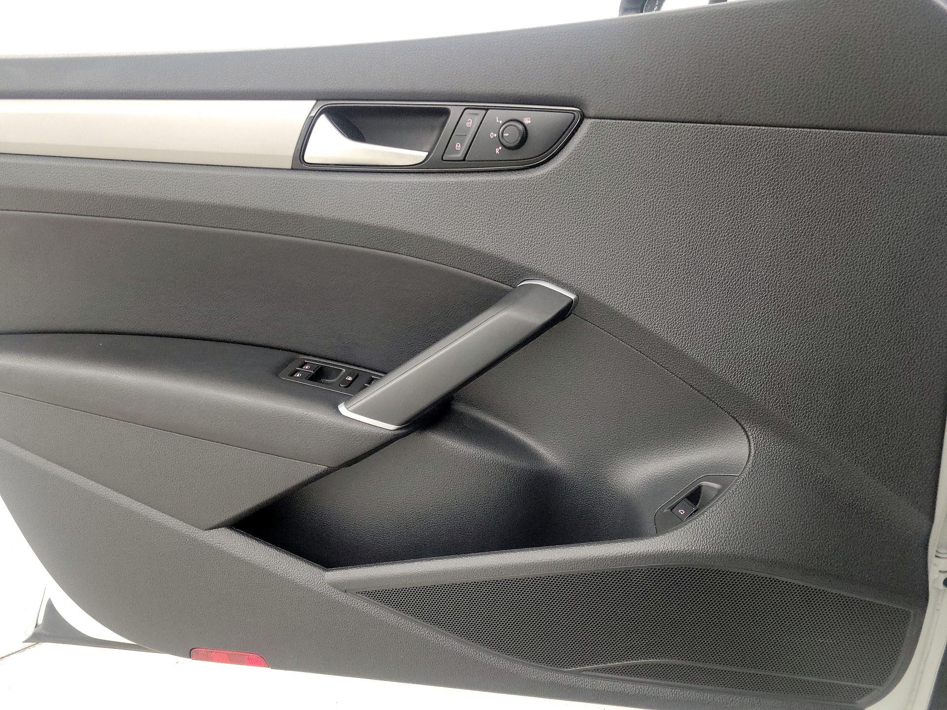 Thumbnail: 2021 Volkswagen Passat - 12