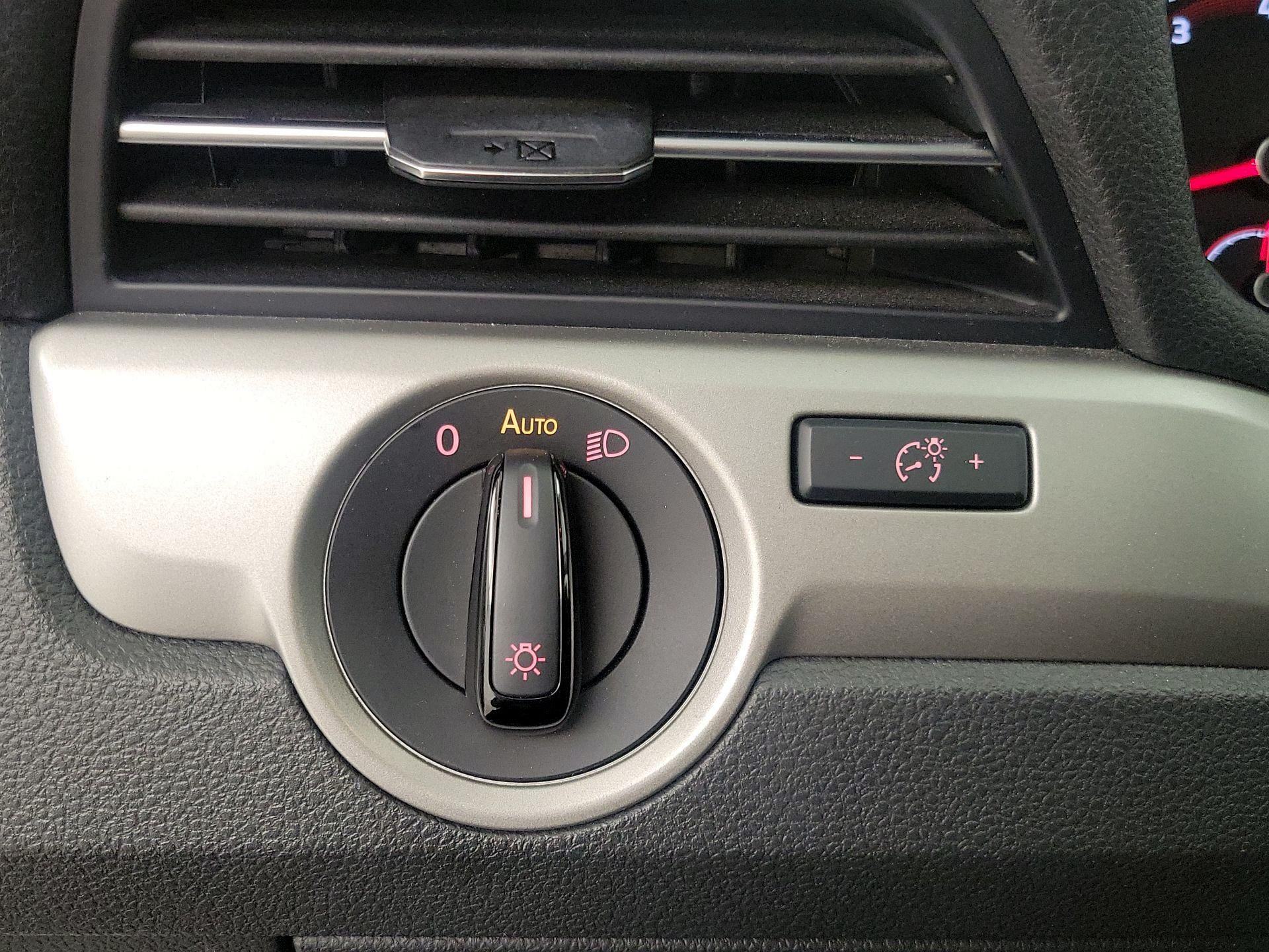 Thumbnail: 2021 Volkswagen Passat - 13