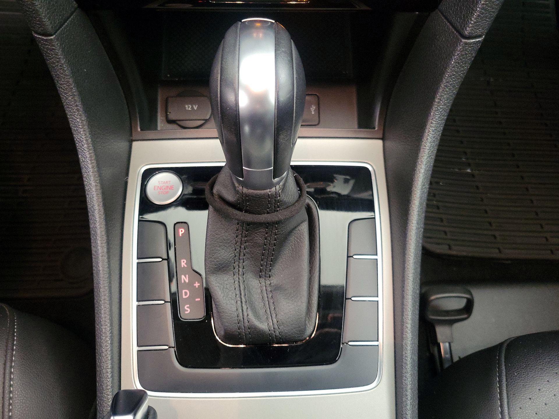 Thumbnail: 2021 Volkswagen Passat - 17