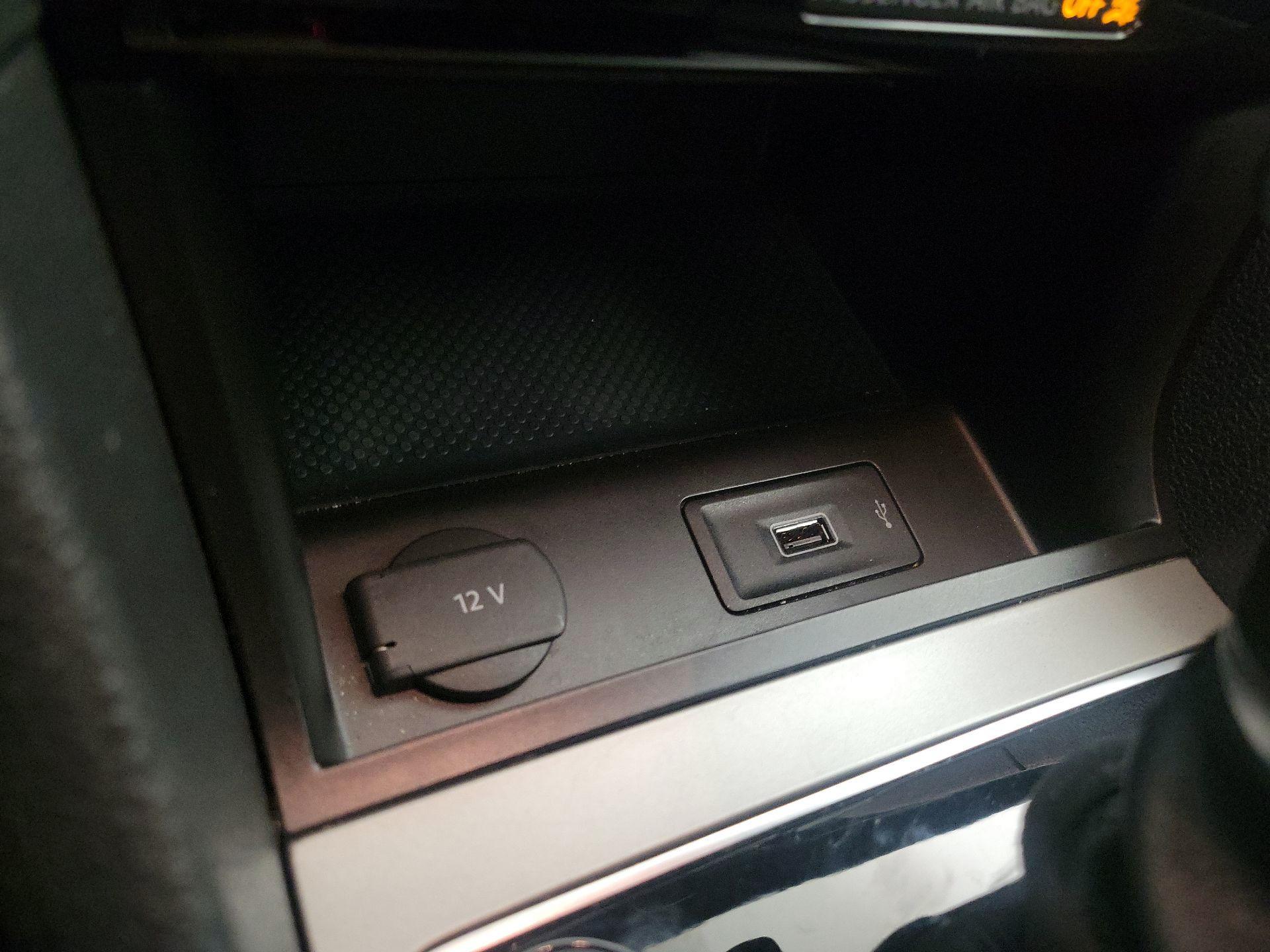 Thumbnail: 2021 Volkswagen Passat - 18