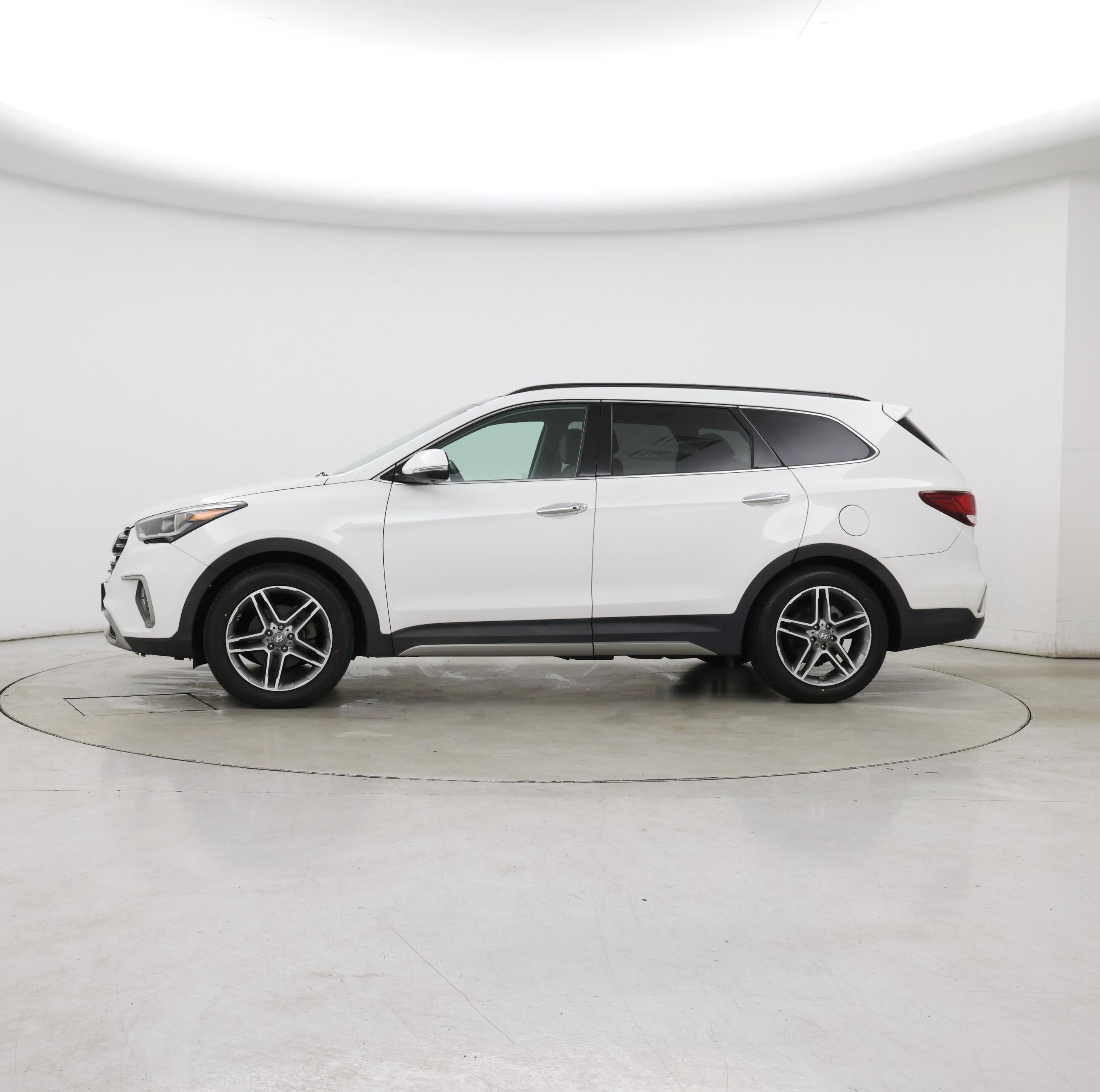 Thumbnail: 2017 Hyundai Santa Fe - 3